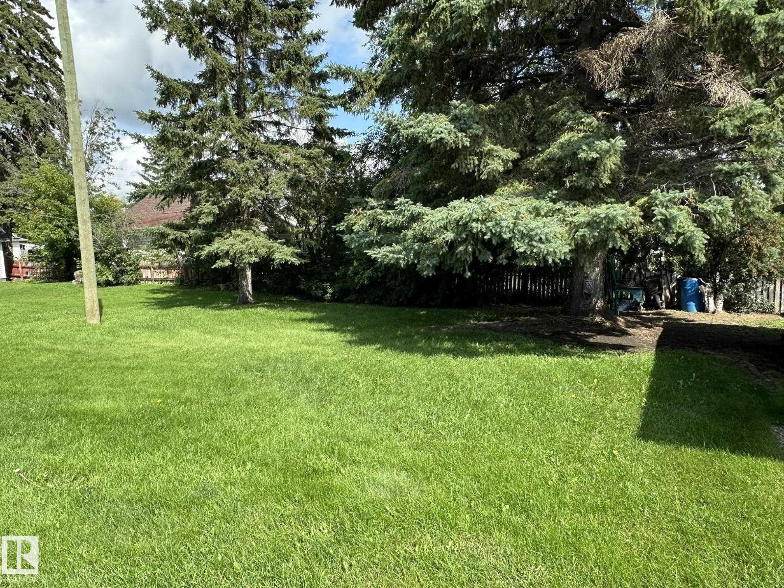 5029 48 ST - 39