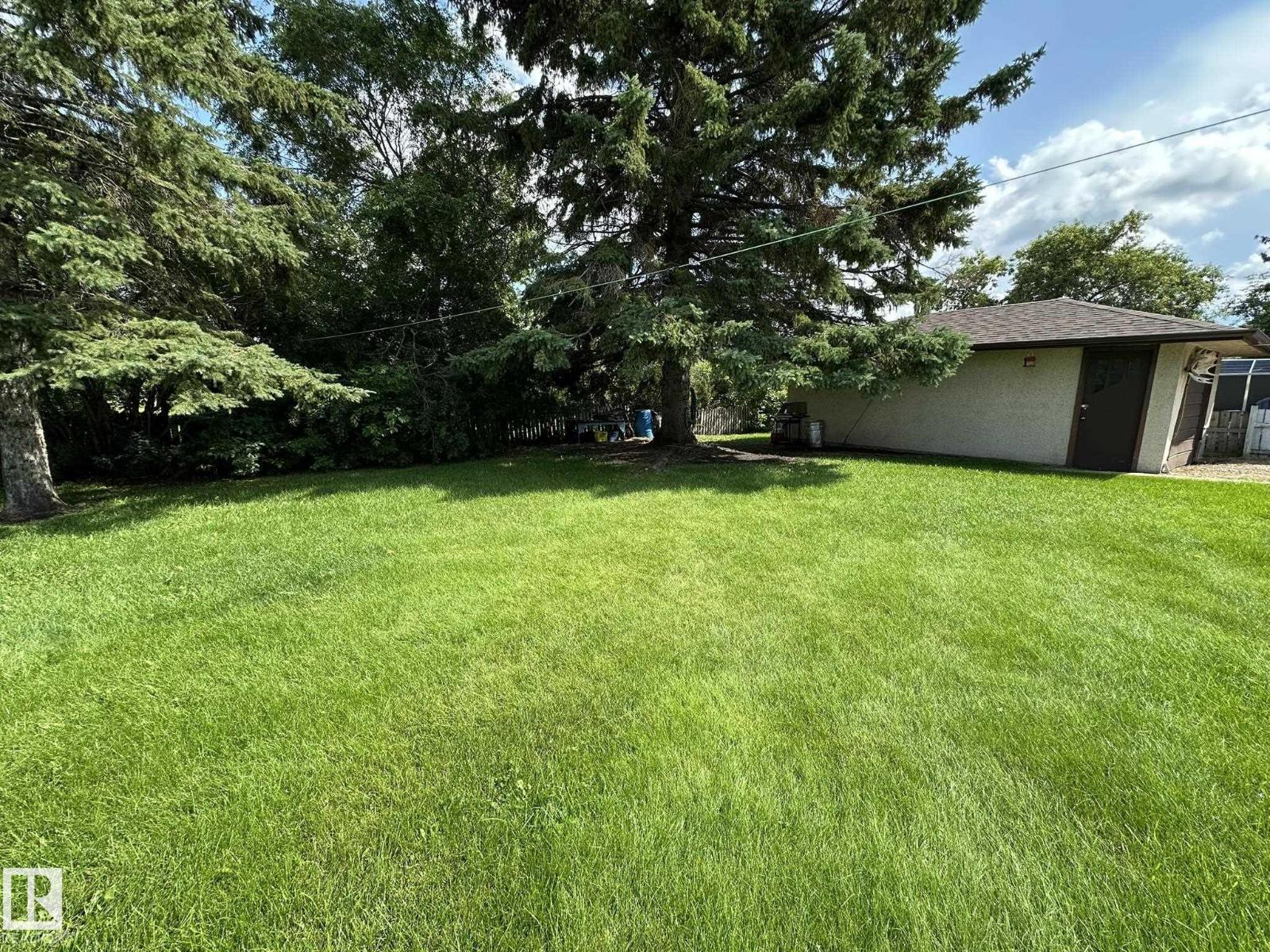 5029 48 Street - Photo 40