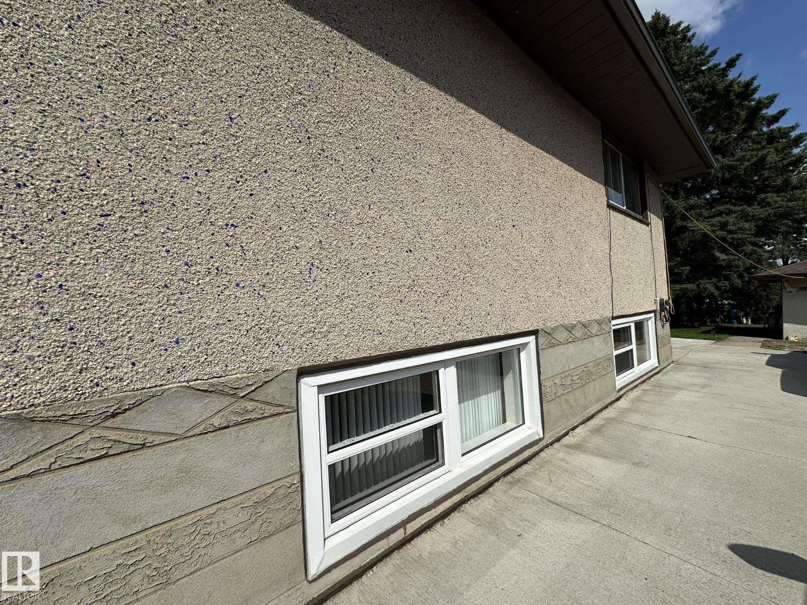5029 48 ST - 41