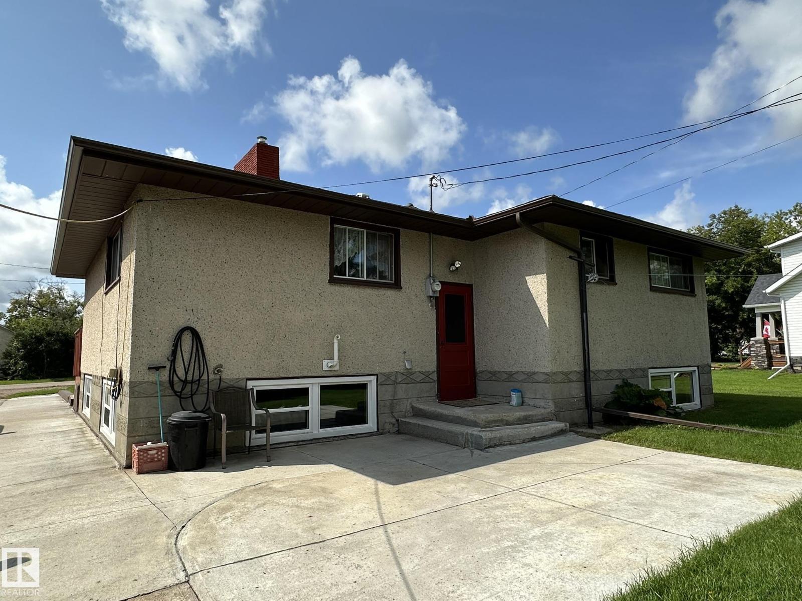 5029 48 Street - Photo 42