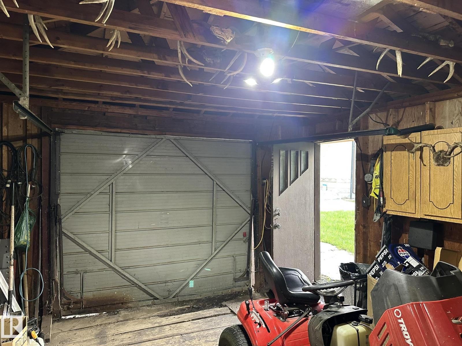 5029 48 ST - 47