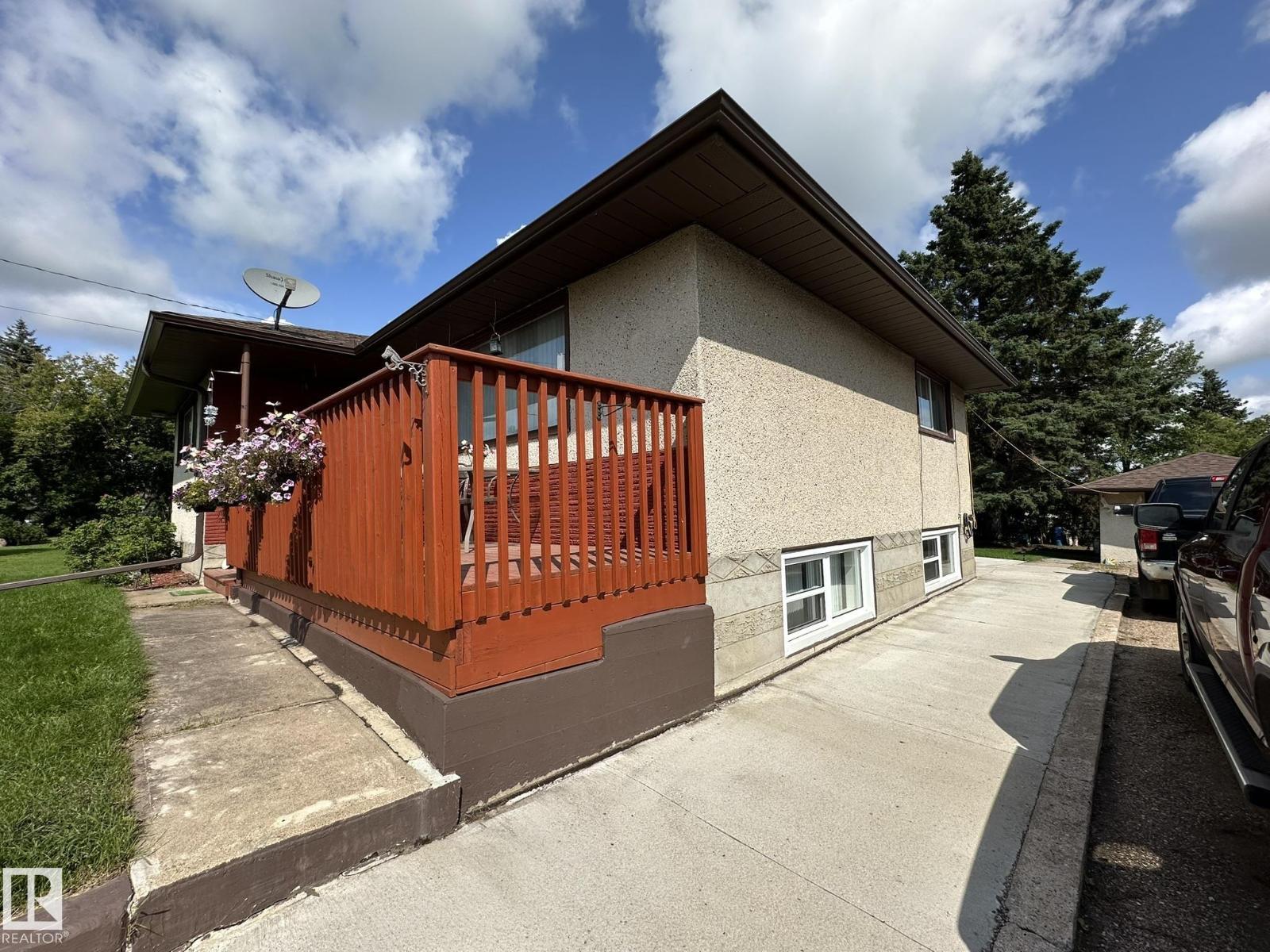 5029 48 ST - 48