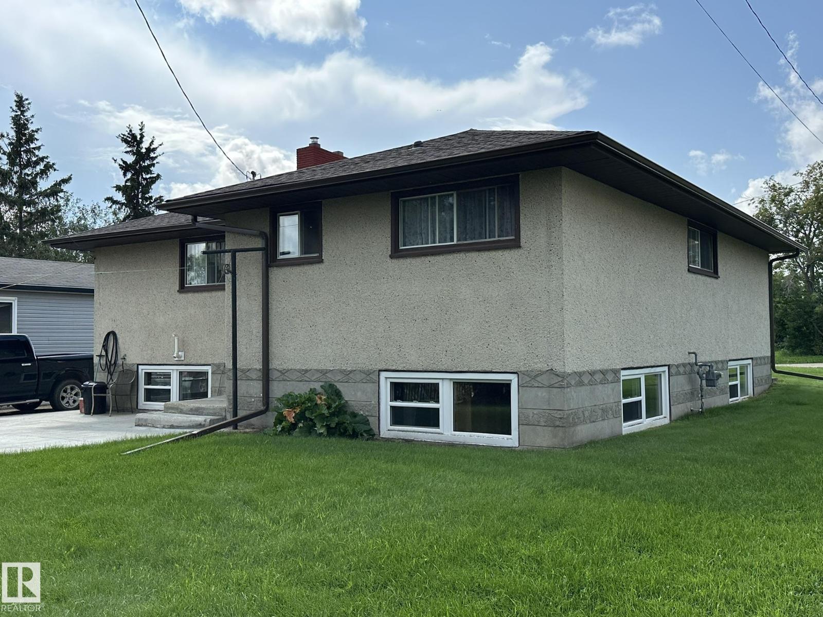 5029 48 Street - Photo 49