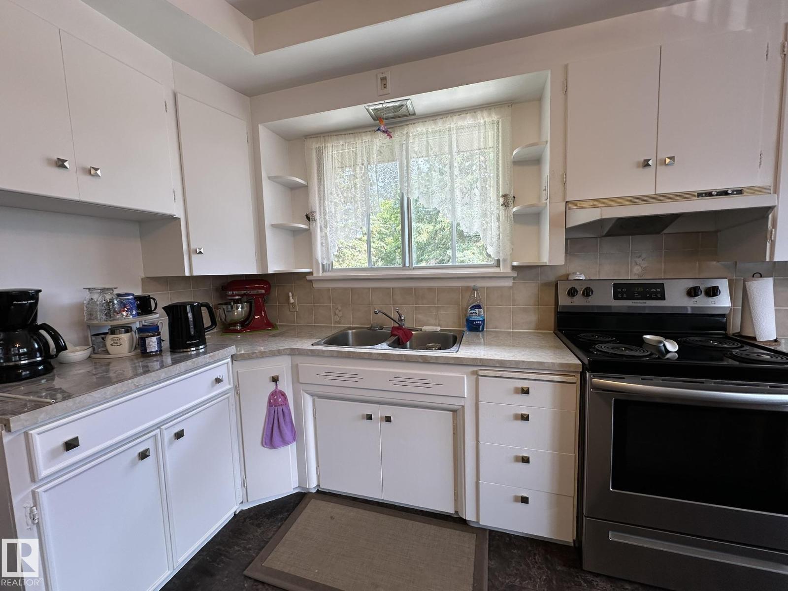 5029 48 Street - Photo 9