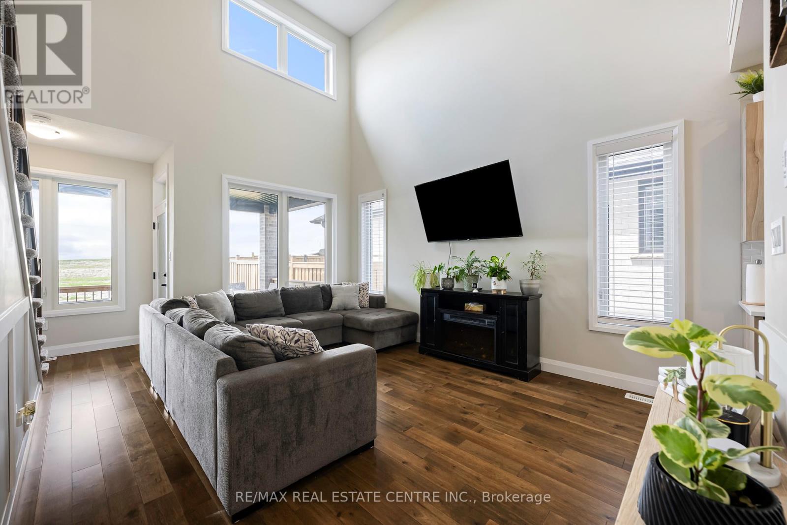 63 MELODY LANE - Image 14