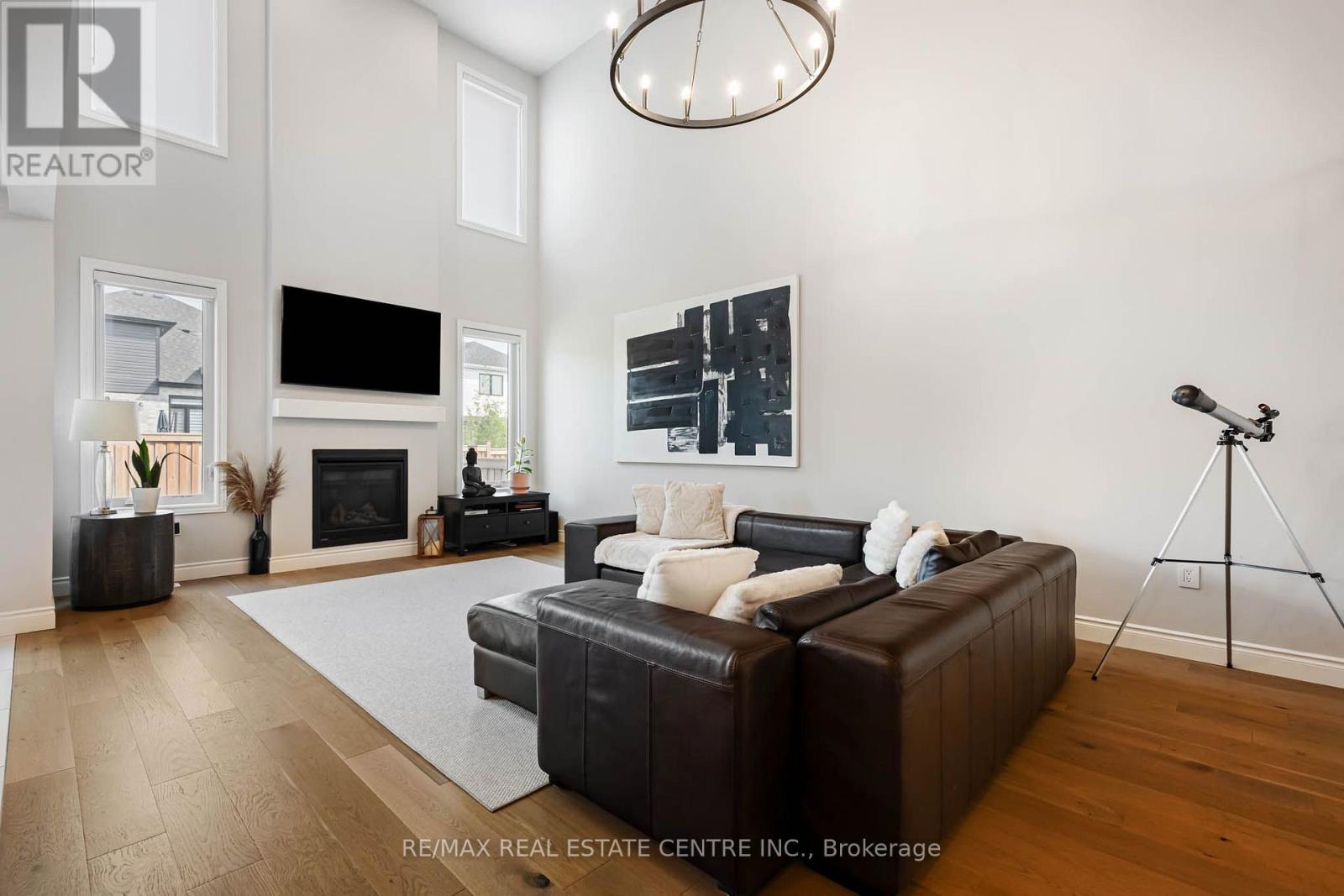 15 LANG LANE - Image 10