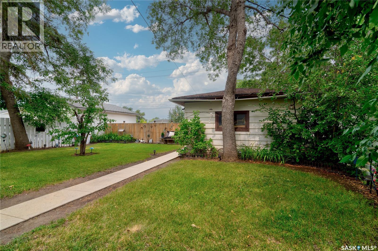 1230 Dewdney AVENUE E - Image 12