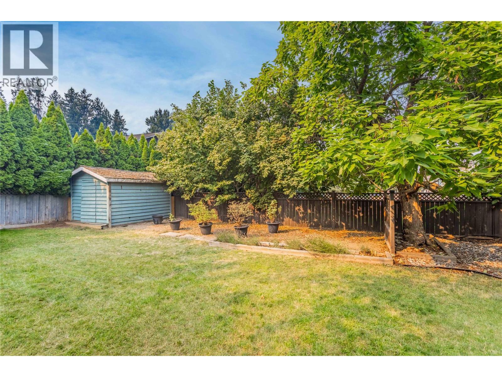 863 Hammer Avenue, Kelowna