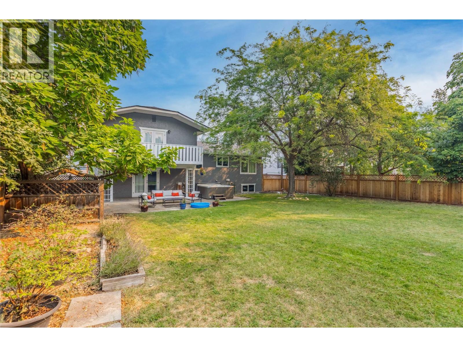 863 Hammer Avenue, Kelowna