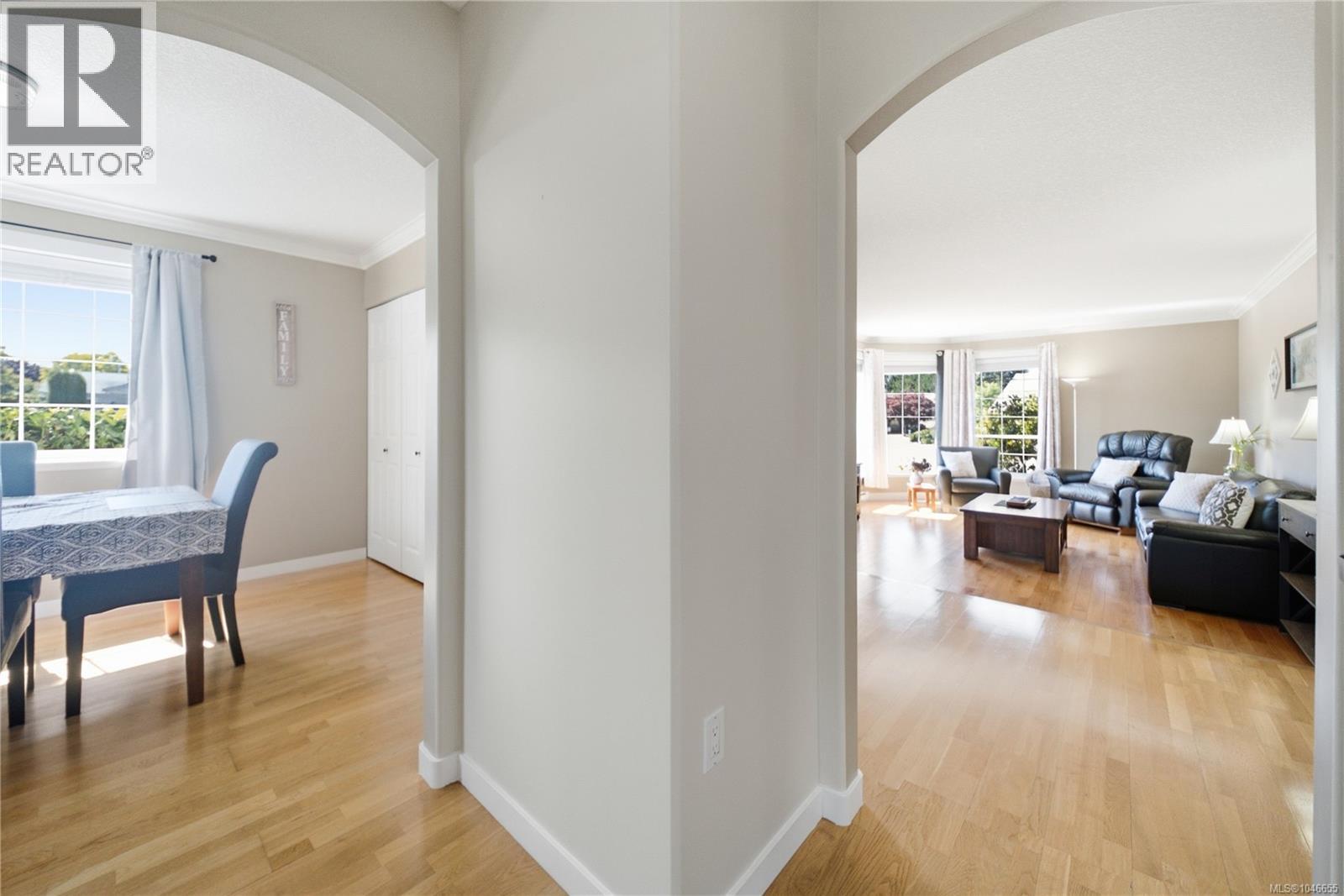 6025 Tweedsmuir Cres - Image 14