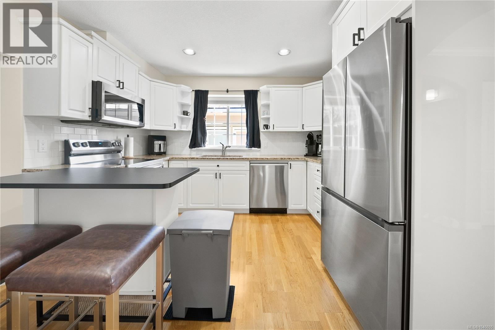 6025 Tweedsmuir Cres - 4