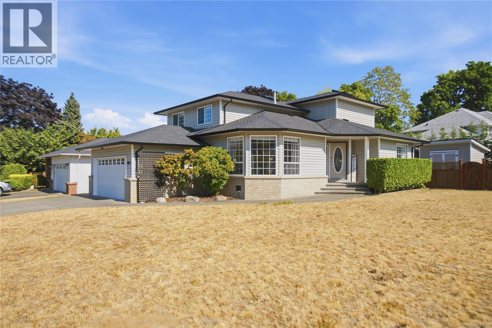 6025 Tweedsmuir Cres - Image 40