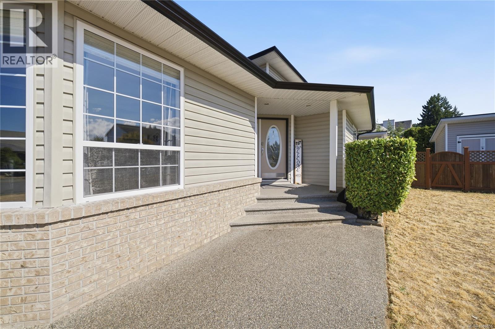 6025 Tweedsmuir Cres - Image 42