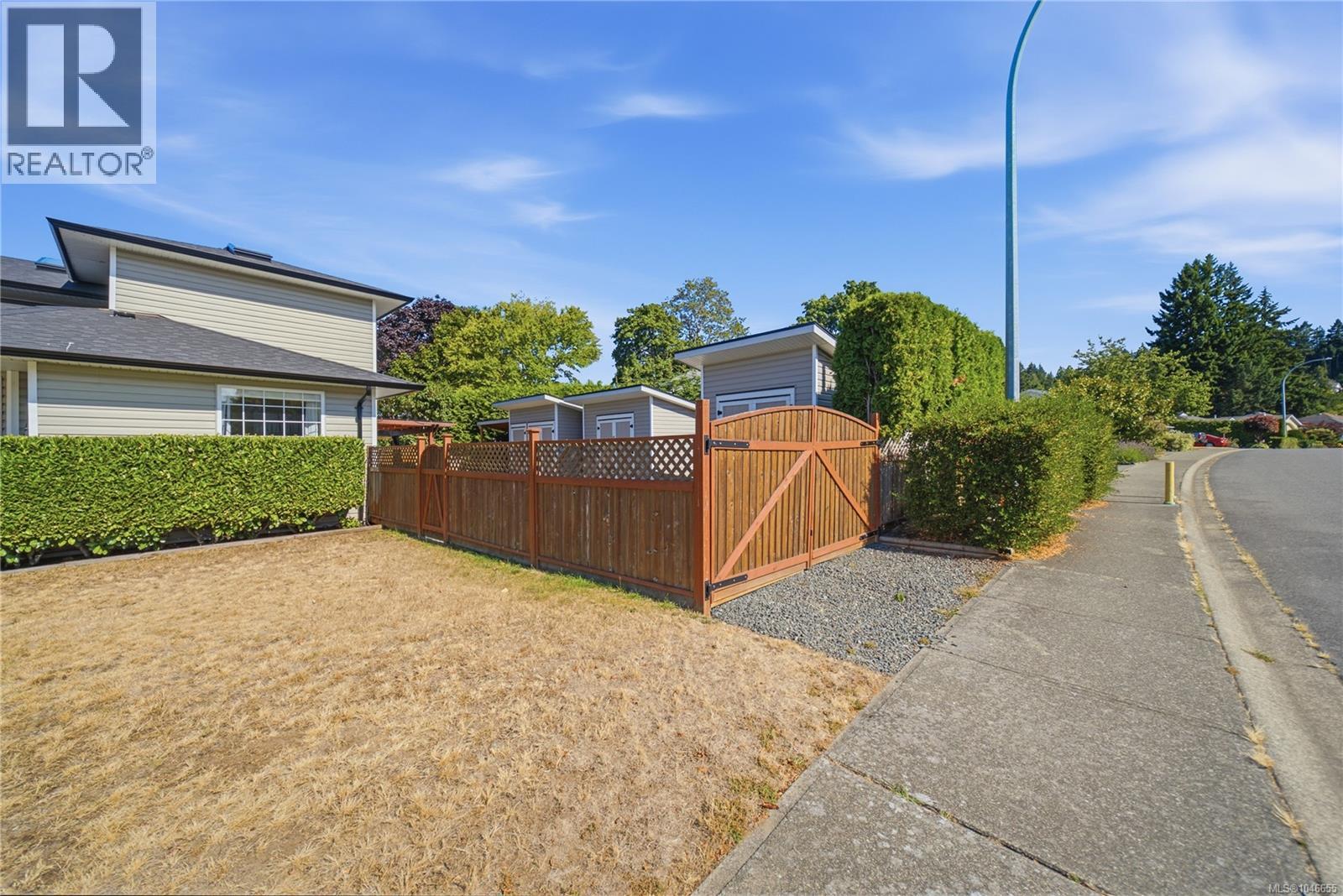 6025 Tweedsmuir Cres - Image 53
