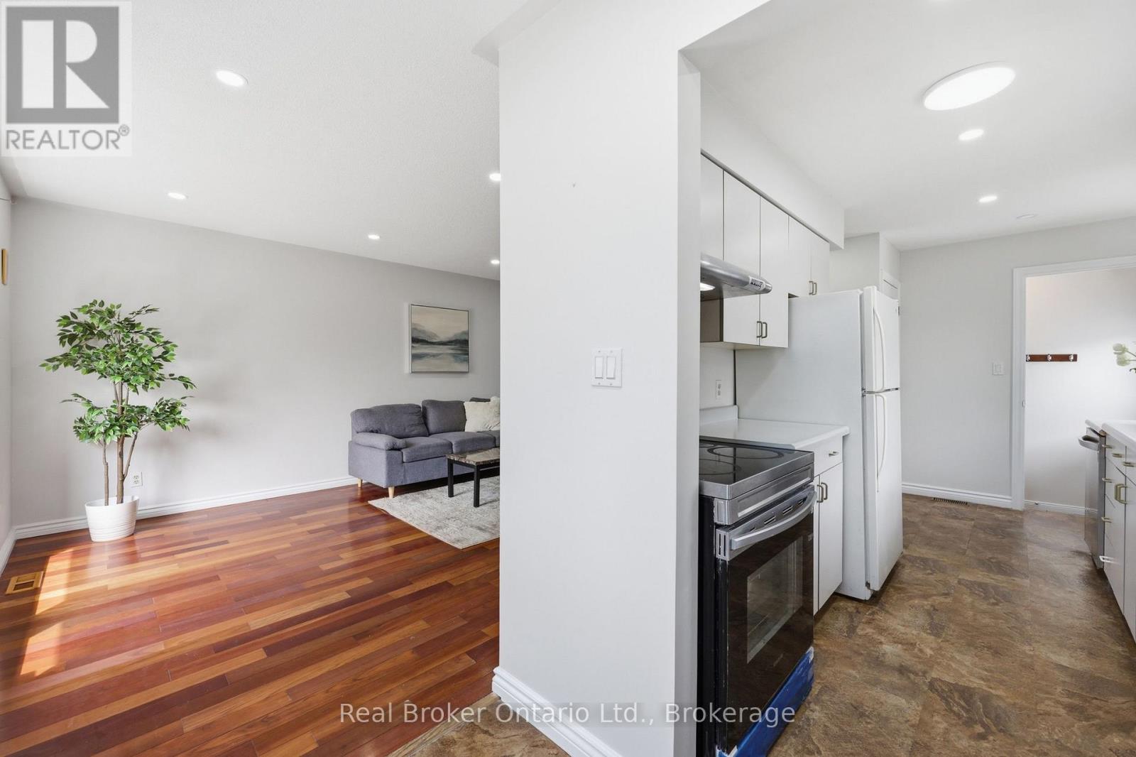 83 COMMERCIAL STREET - Image 11