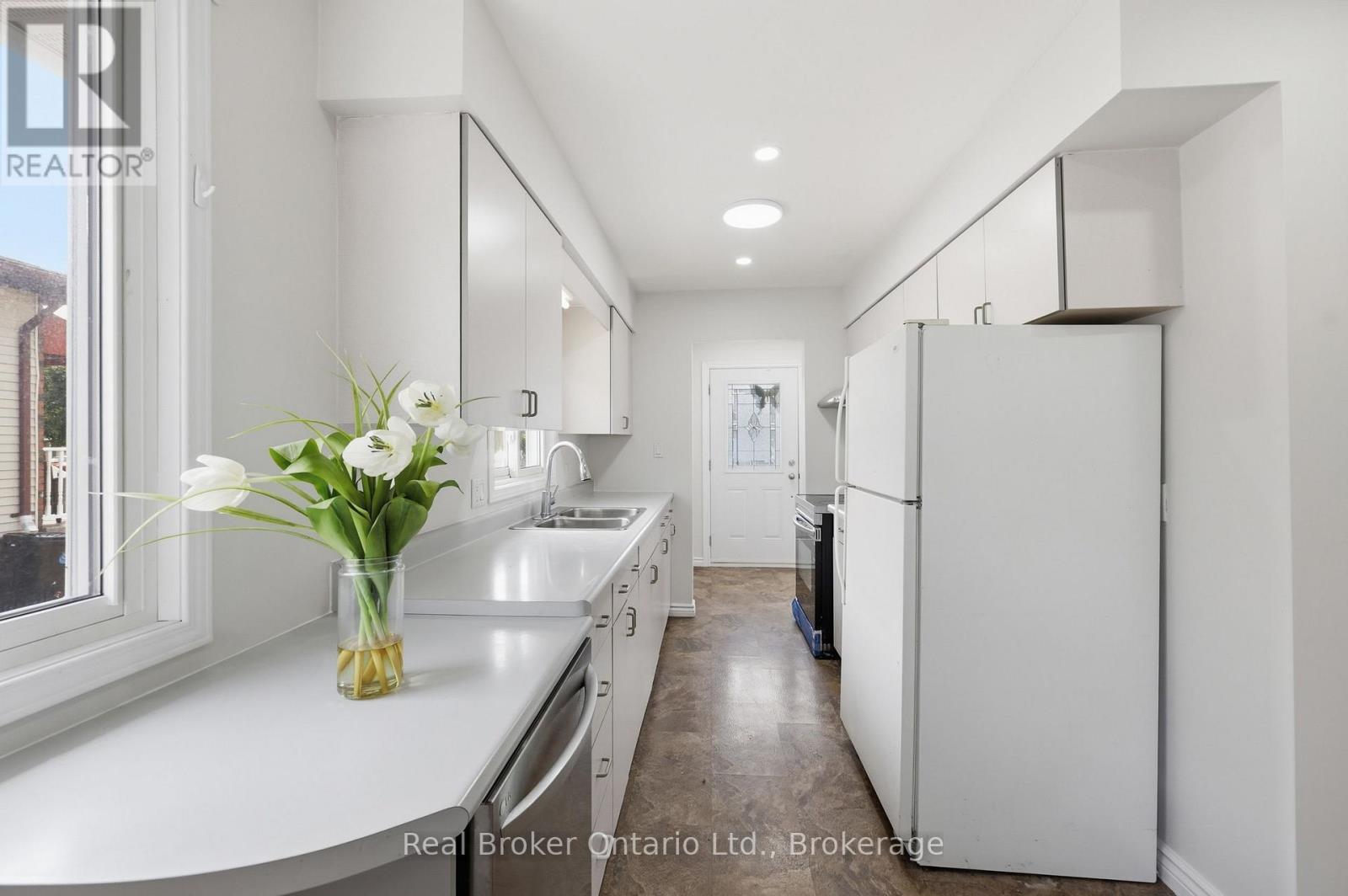 83 COMMERCIAL STREET - Image 13