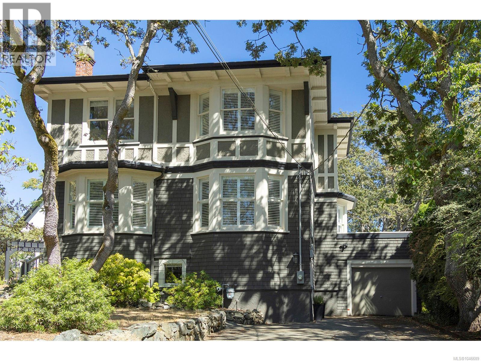  1391 Victoria Avenue, Oak Bay