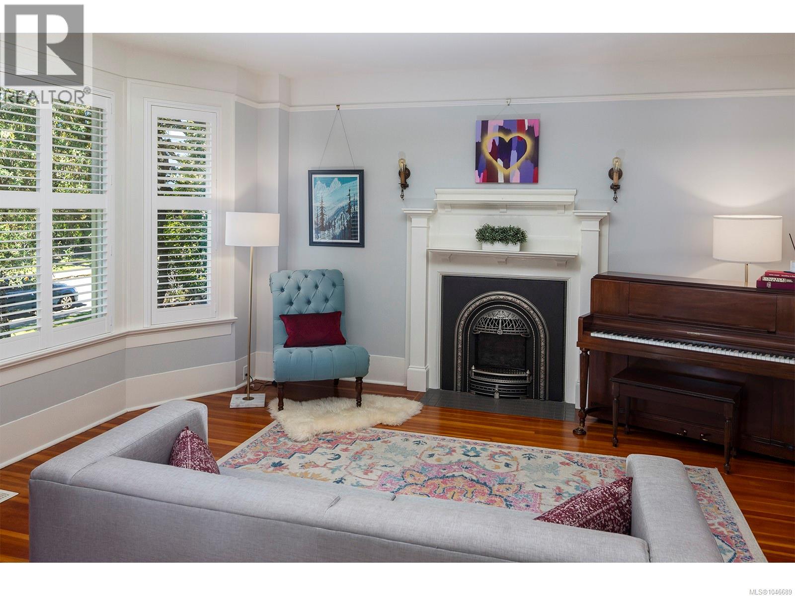  1391 Victoria Avenue, Oak Bay