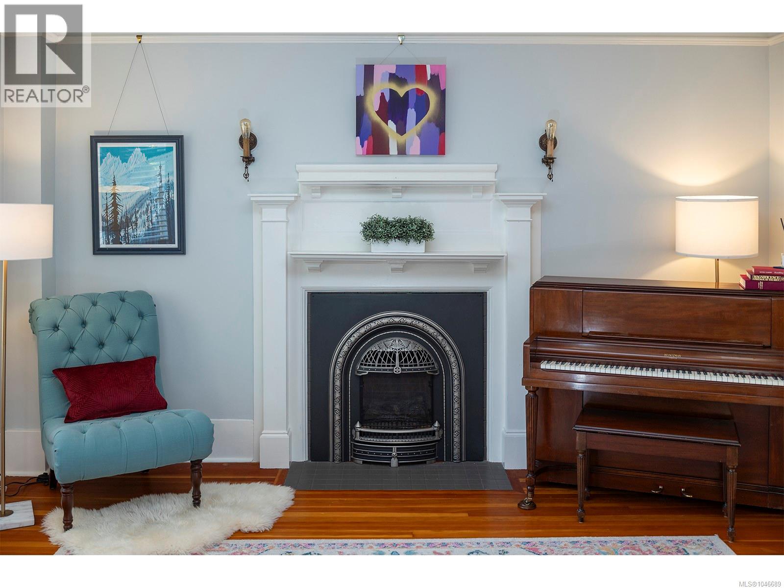  1391 Victoria Avenue, Oak Bay