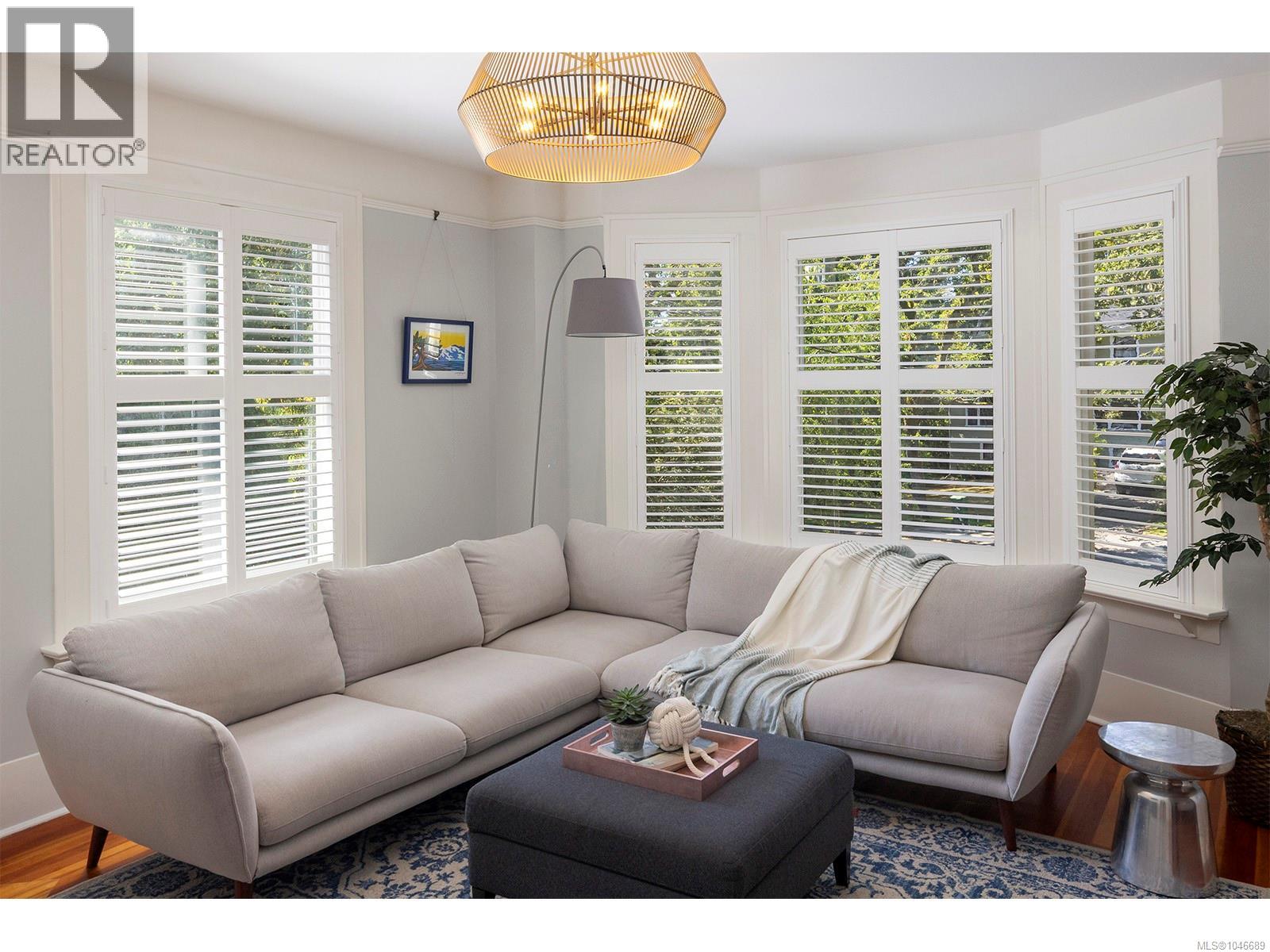  1391 Victoria Avenue, Oak Bay