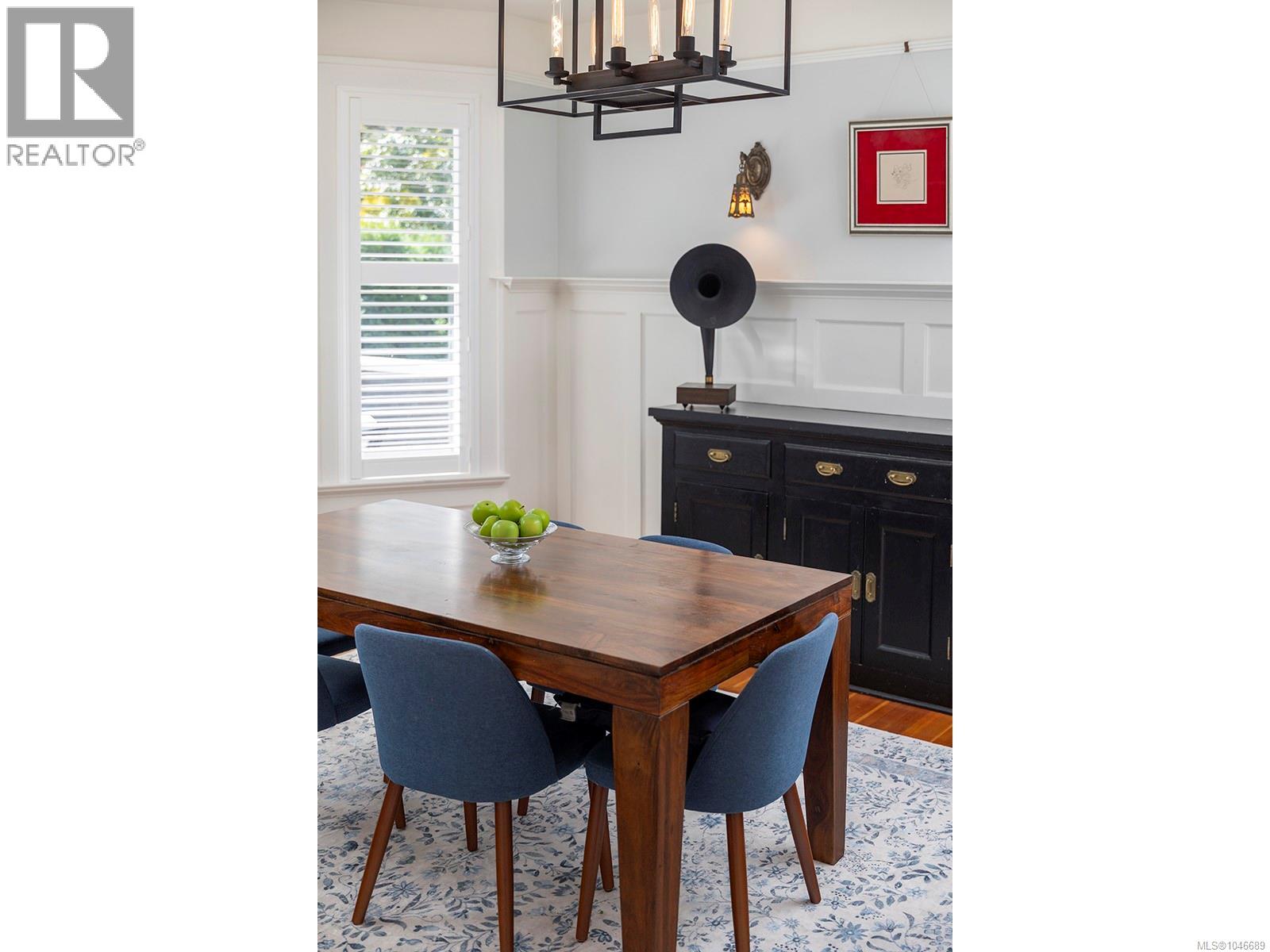  1391 Victoria Avenue, Oak Bay