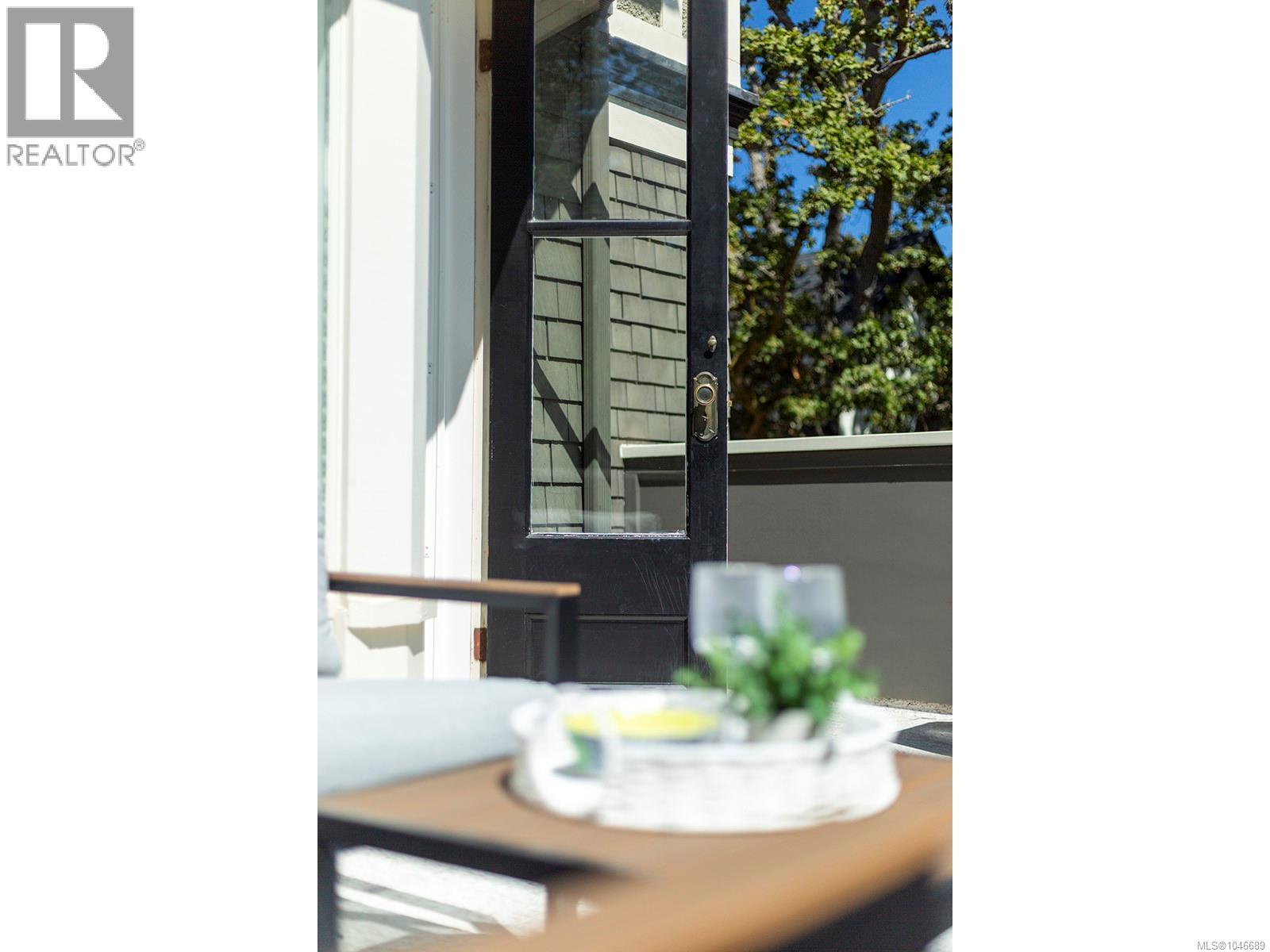  1391 Victoria Avenue, Oak Bay