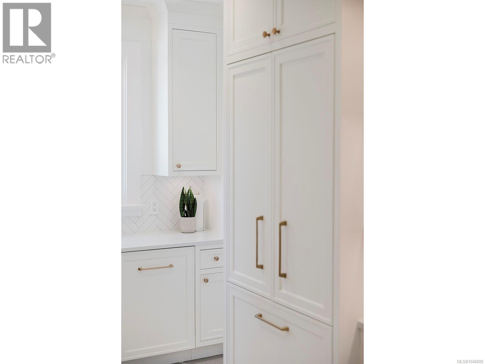  1391 Victoria Avenue, Oak Bay