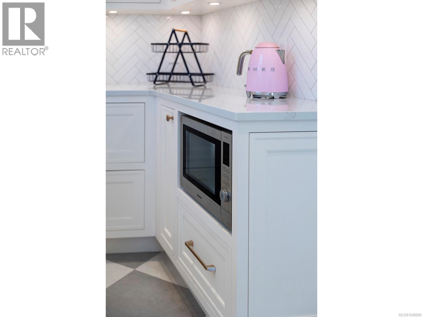  1391 Victoria Avenue, Oak Bay