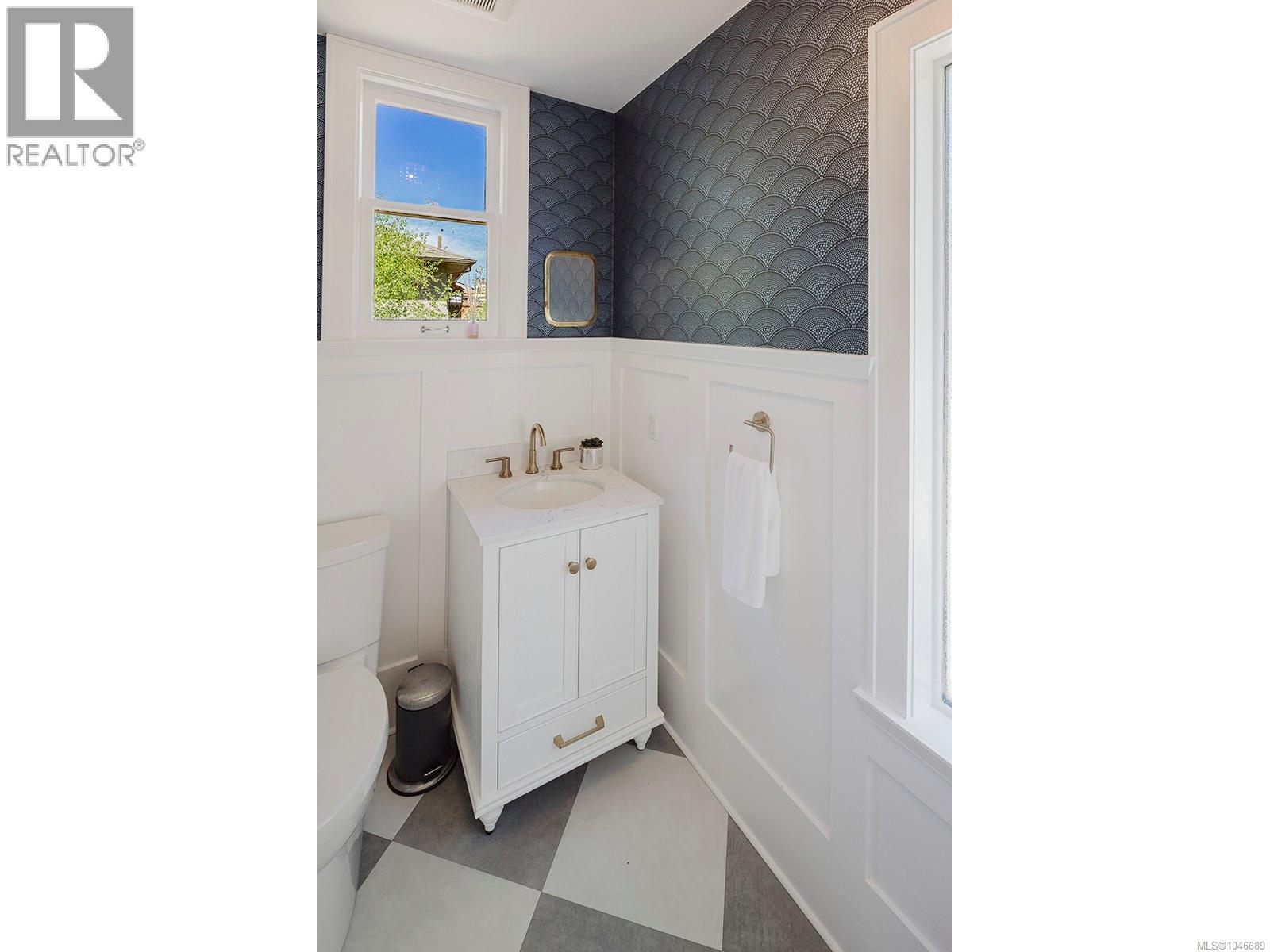  1391 Victoria Avenue, Oak Bay