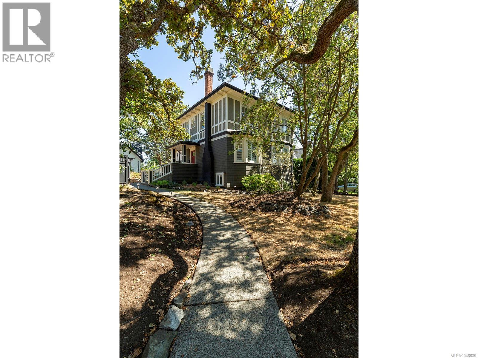  1391 Victoria Avenue, Oak Bay