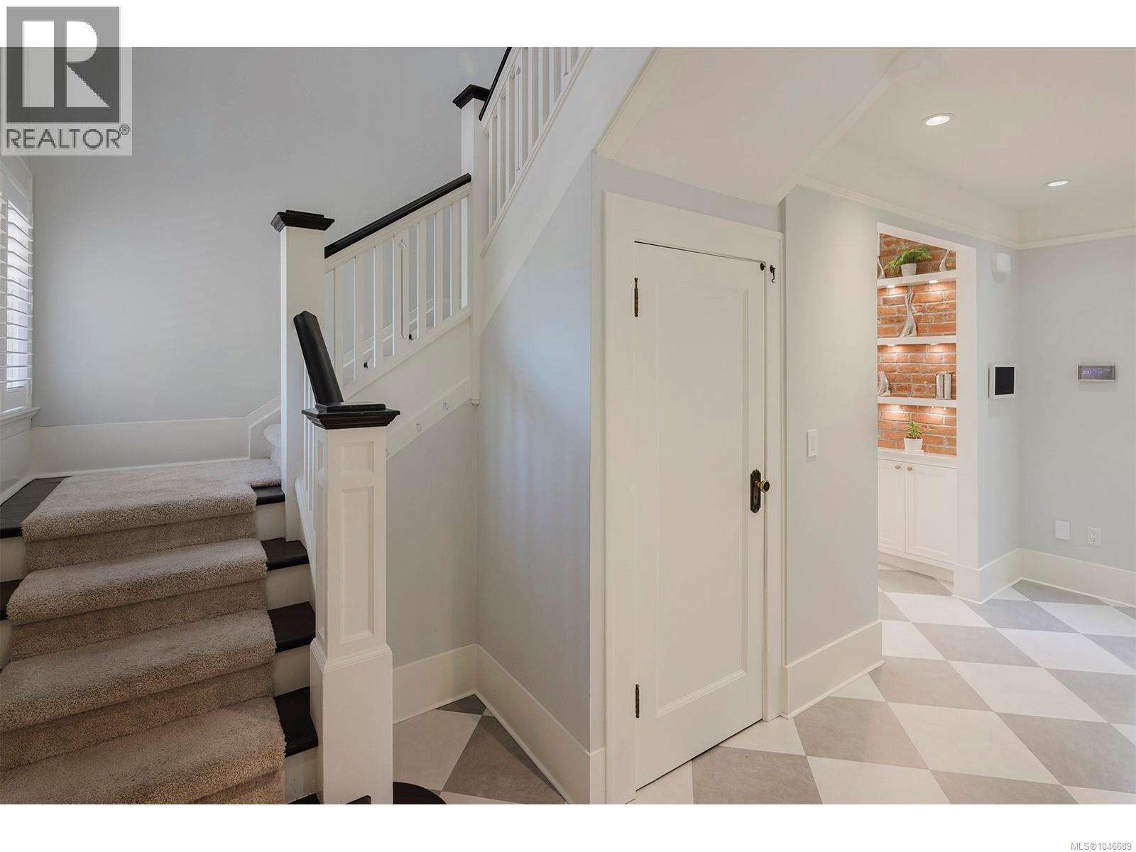  1391 Victoria Avenue, Oak Bay