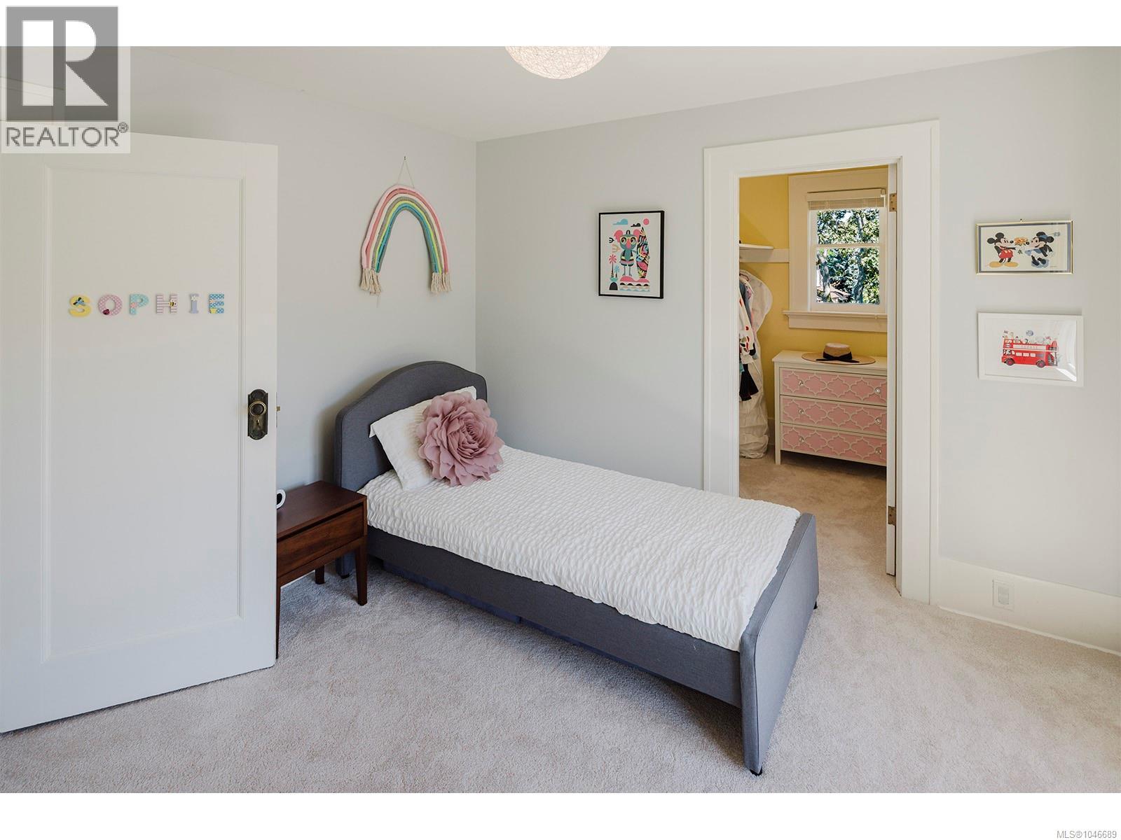  1391 Victoria Avenue, Oak Bay