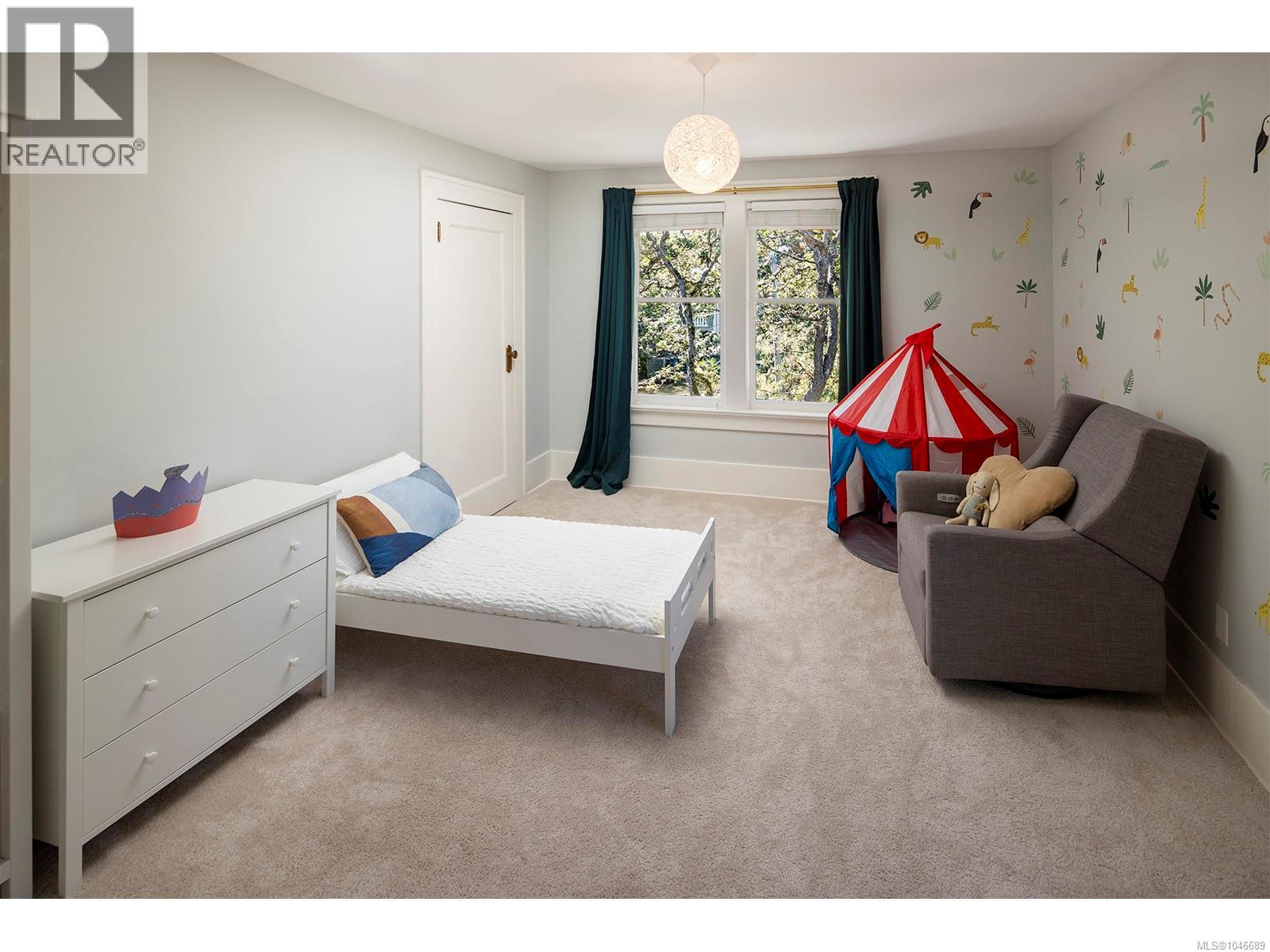 1391 Victoria Ave - 34