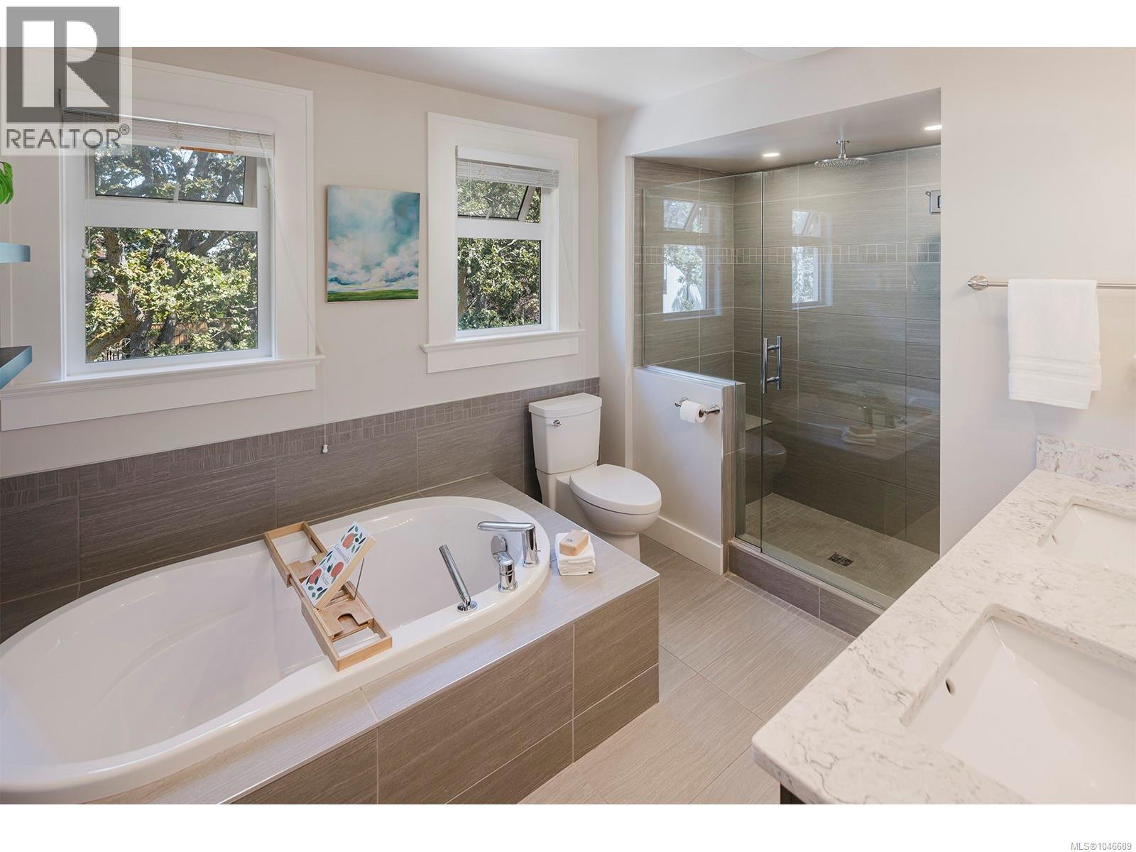  1391 Victoria Avenue, Oak Bay