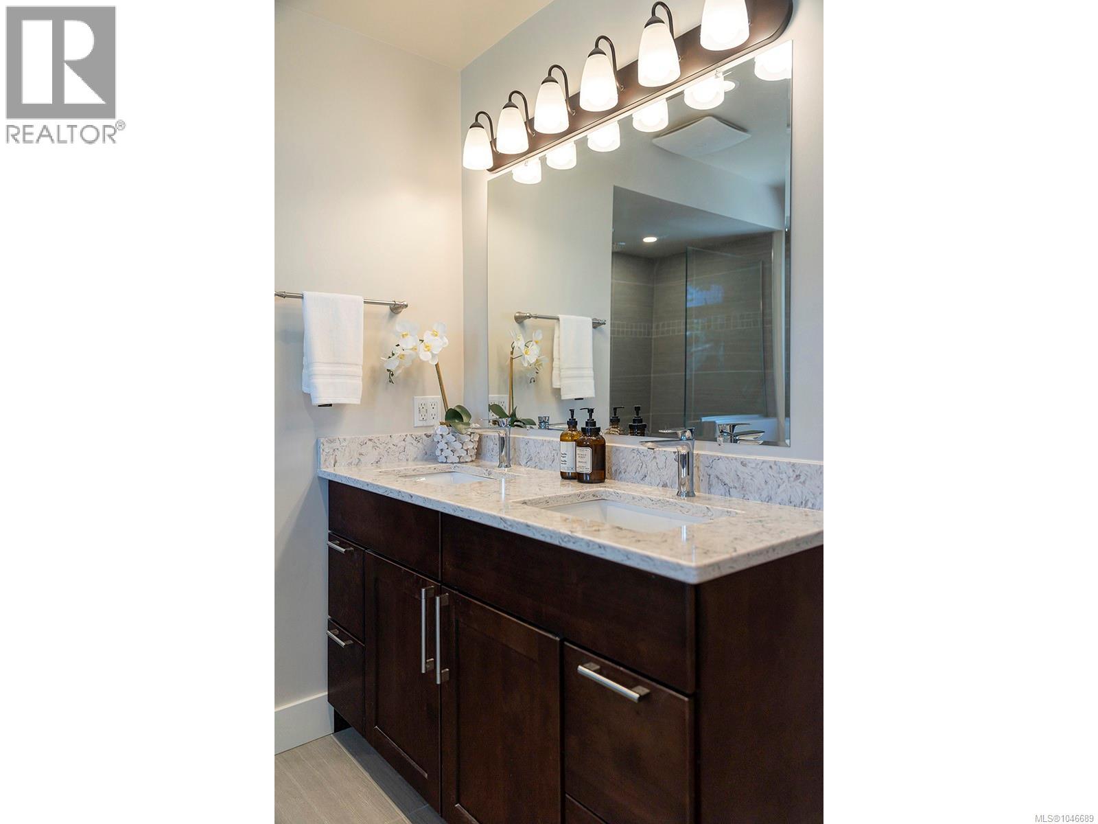  1391 Victoria Avenue, Oak Bay
