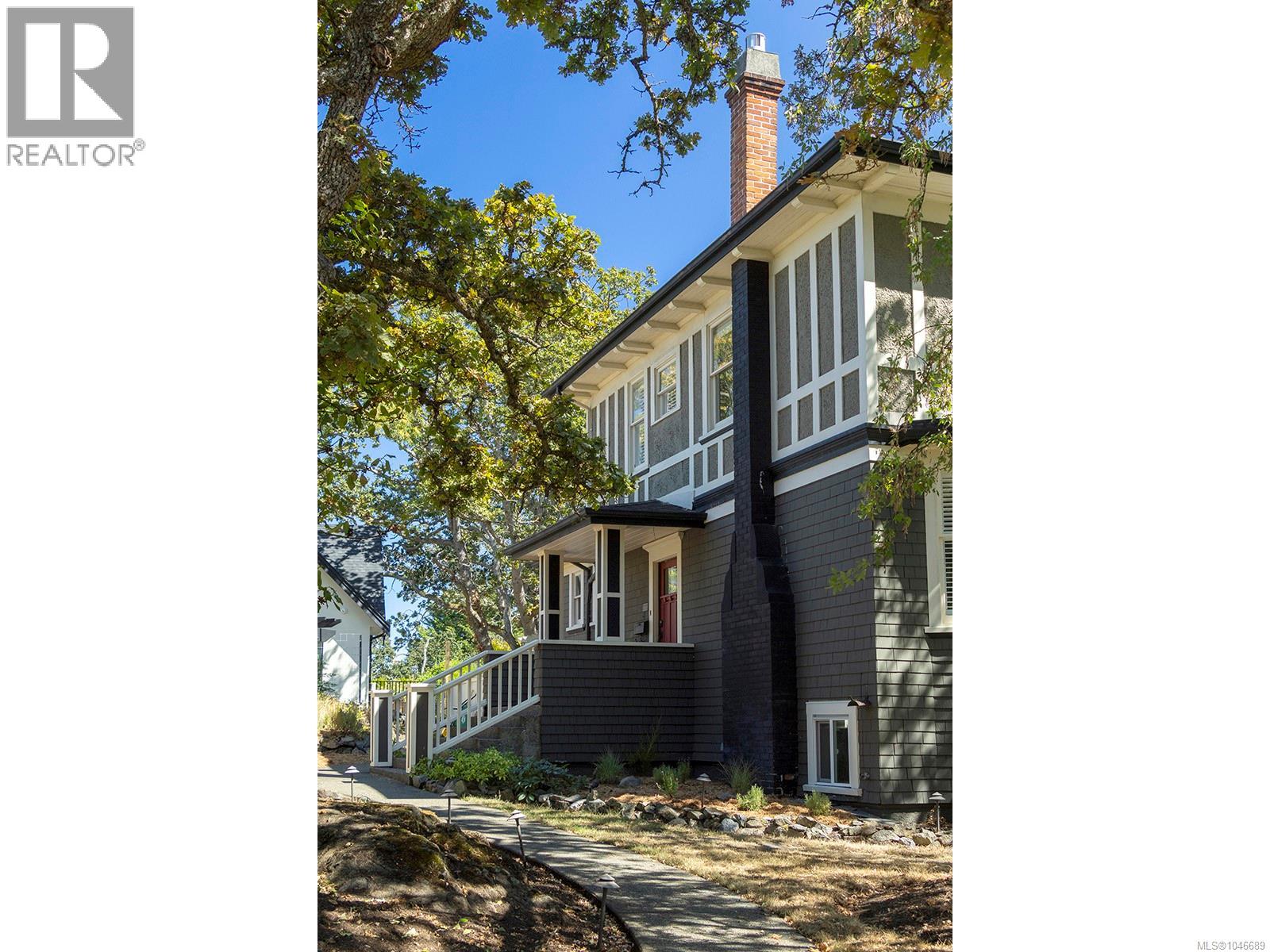  1391 Victoria Avenue, Oak Bay