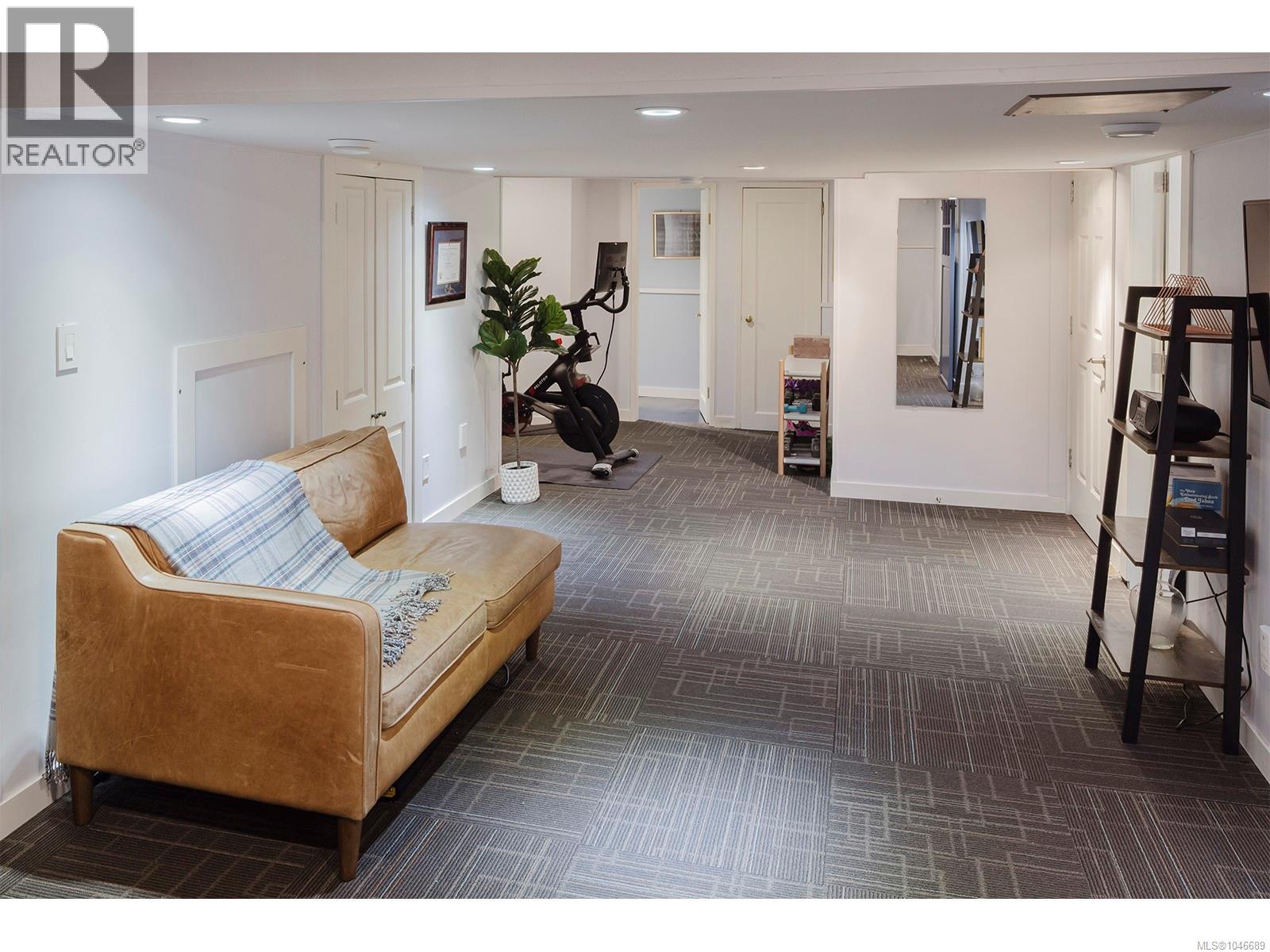 1391 Victoria Ave - 40