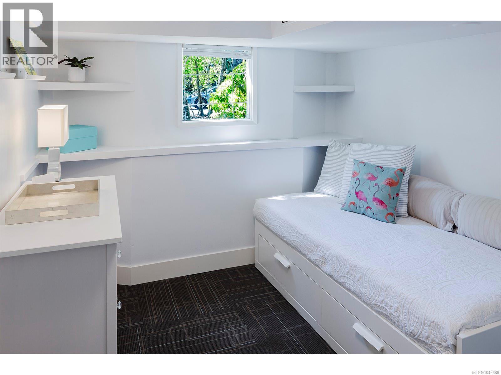  1391 Victoria Avenue, Oak Bay