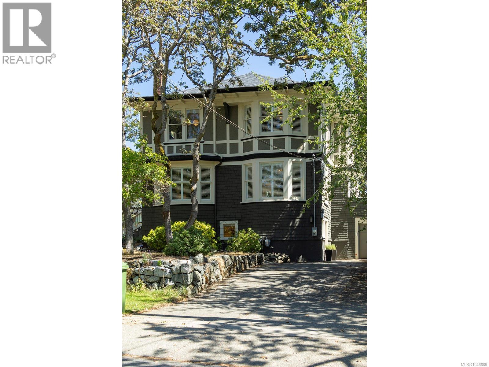  1391 Victoria Avenue, Oak Bay