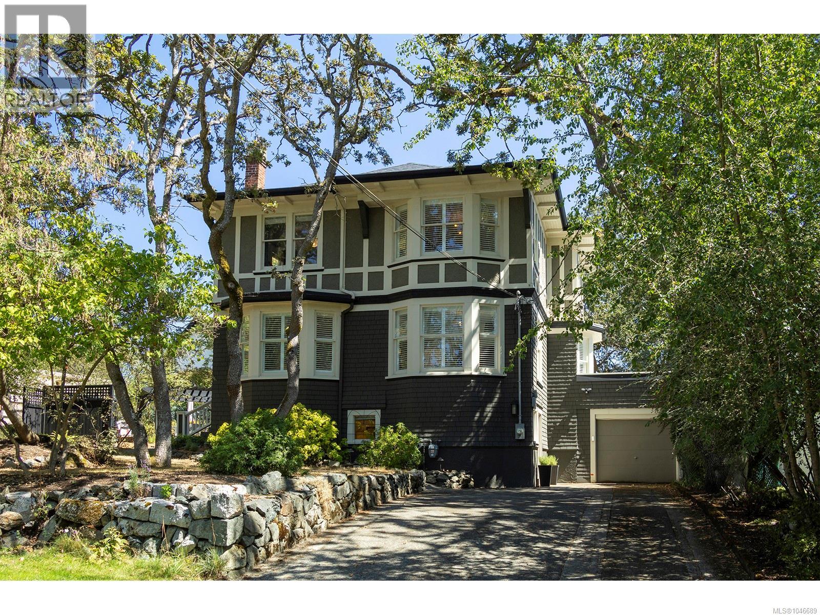  1391 Victoria Avenue, Oak Bay