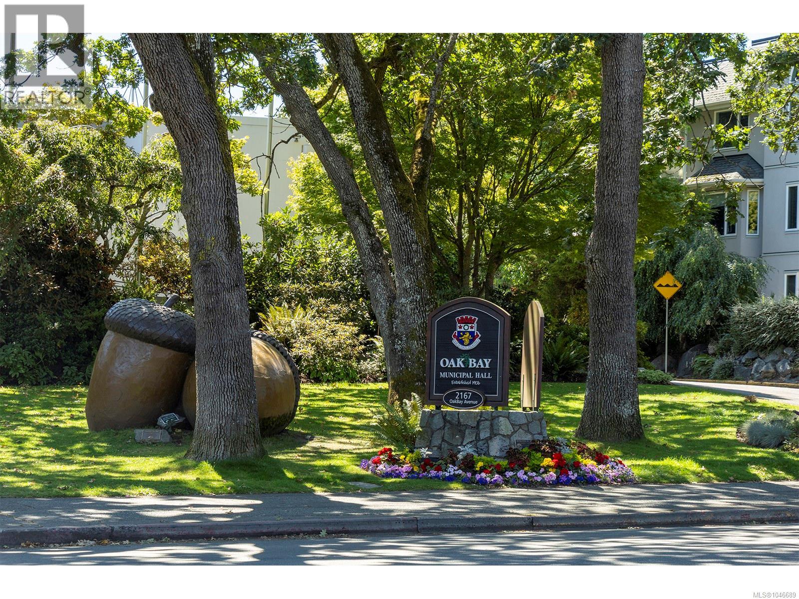  1391 Victoria Avenue, Oak Bay