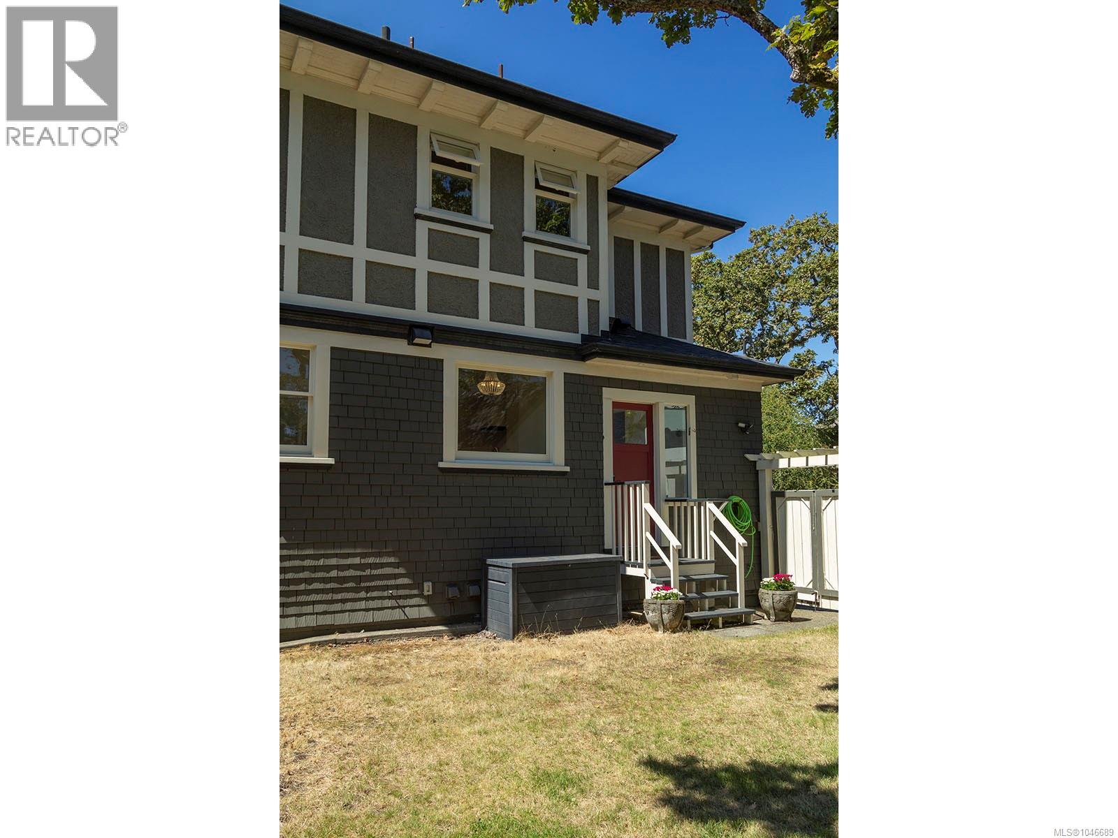  1391 Victoria Avenue, Oak Bay