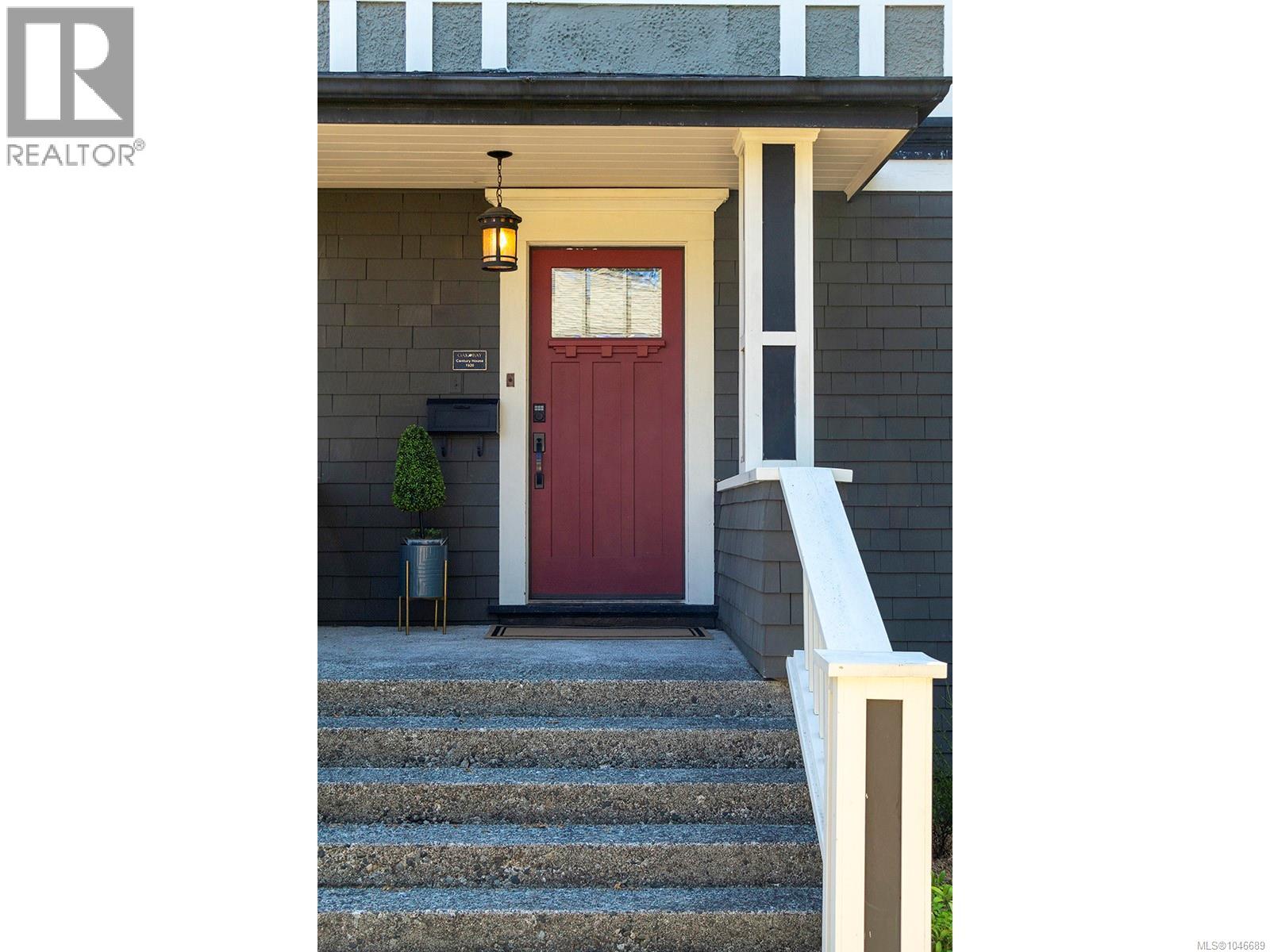  1391 Victoria Avenue, Oak Bay