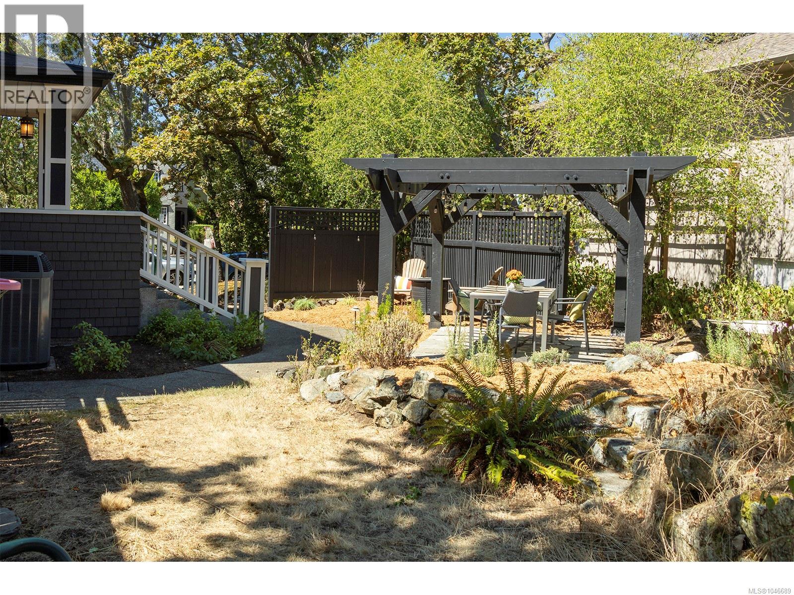  1391 Victoria Avenue, Oak Bay