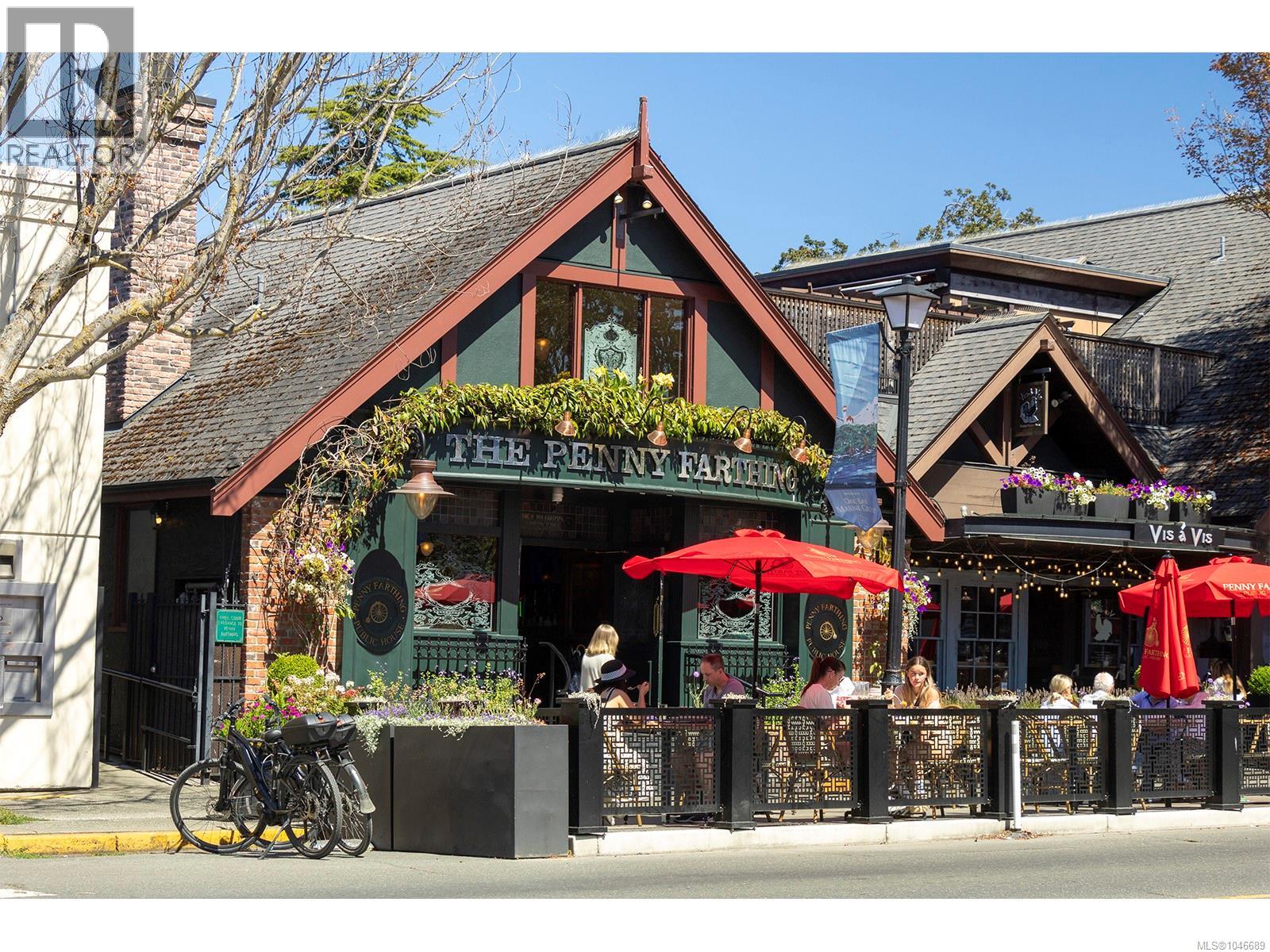 1391 Victoria Avenue, Oak Bay