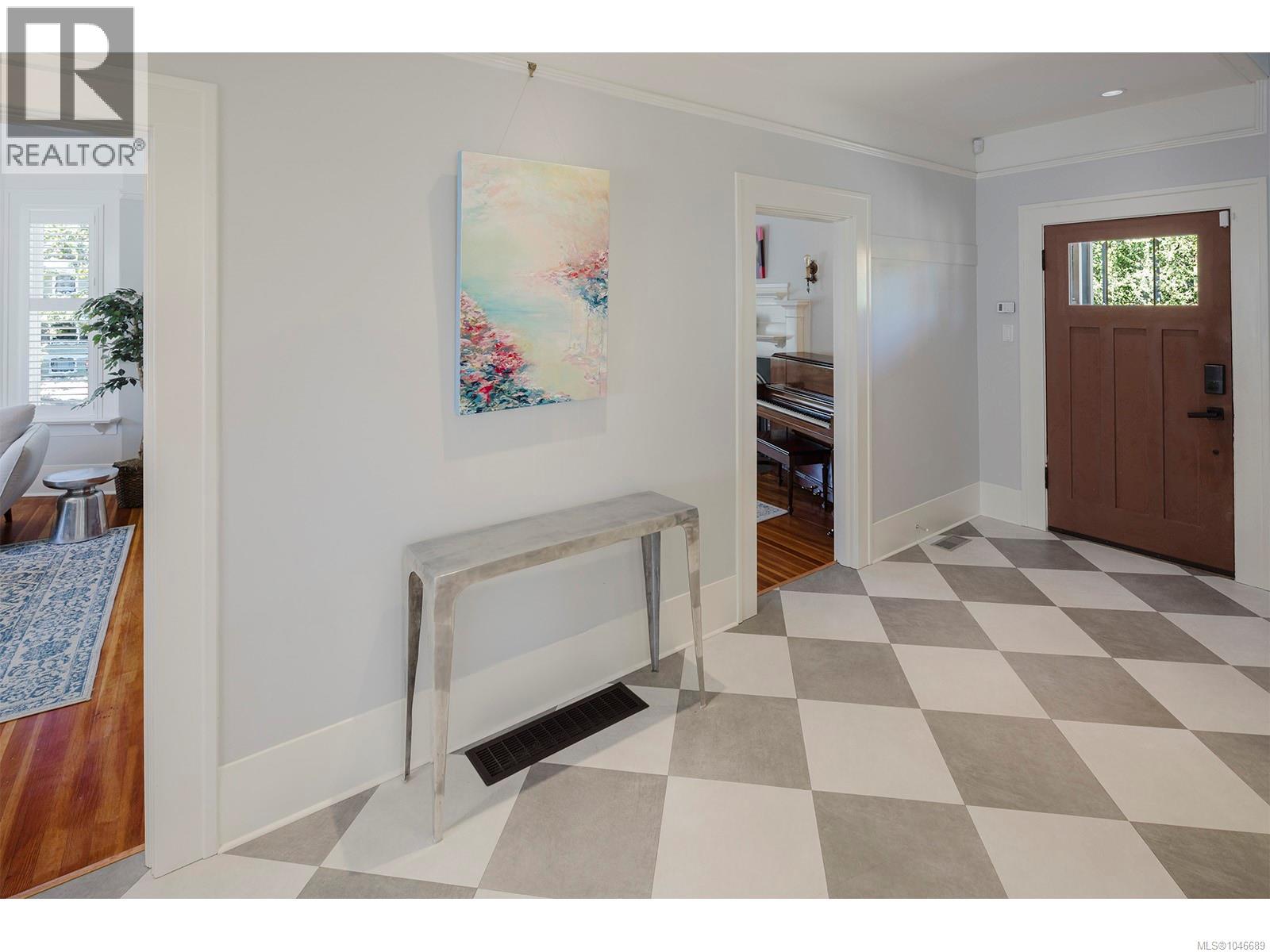  1391 Victoria Avenue, Oak Bay
