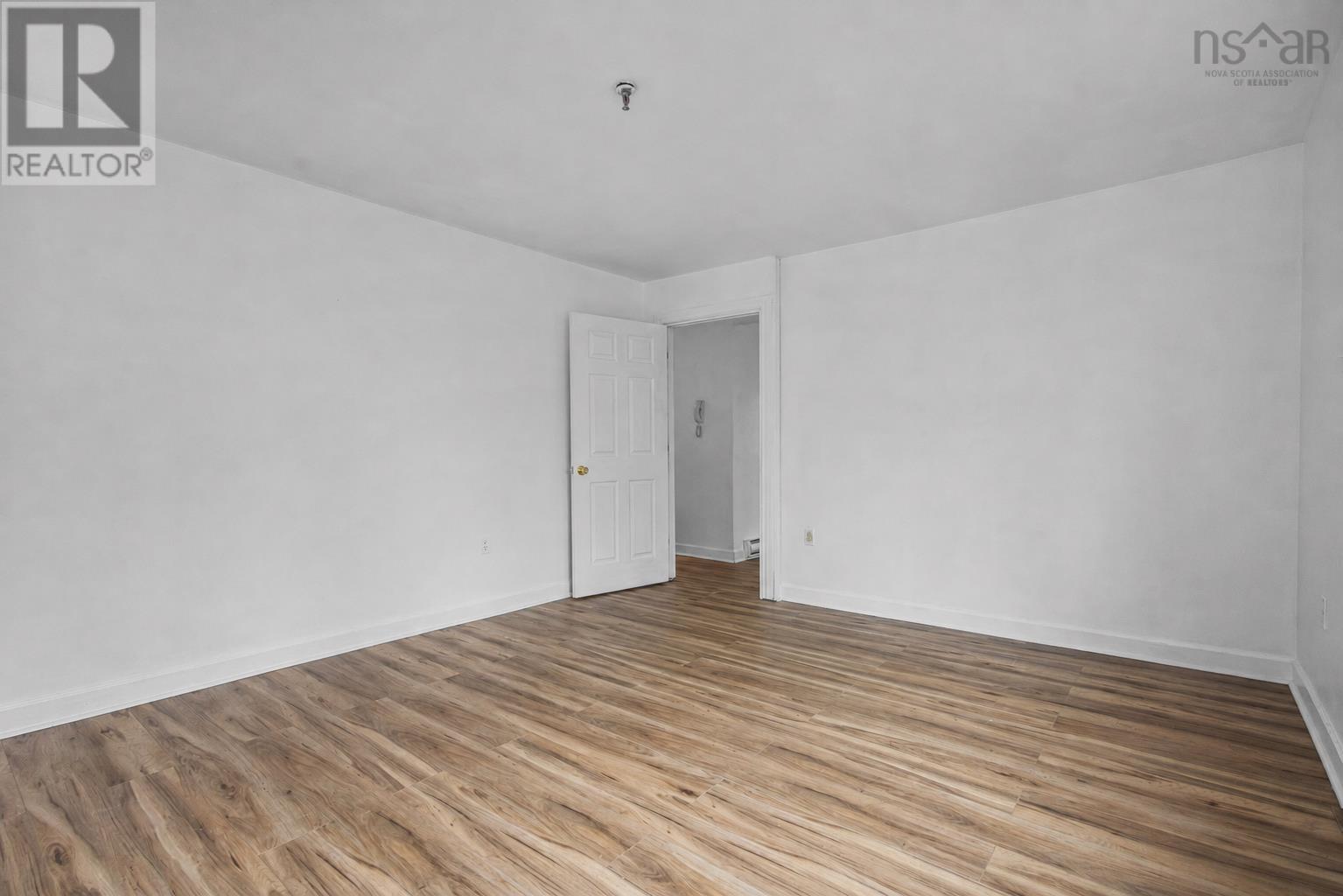 #303 131 Farnham Gate Road - 19