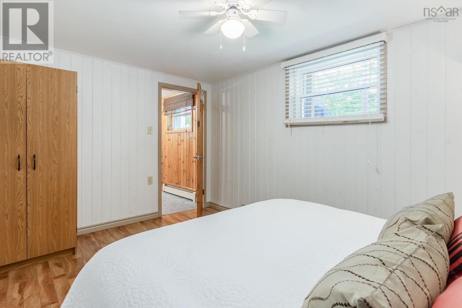 Property 21 of 39 of 4 Hillcrest Avenue N