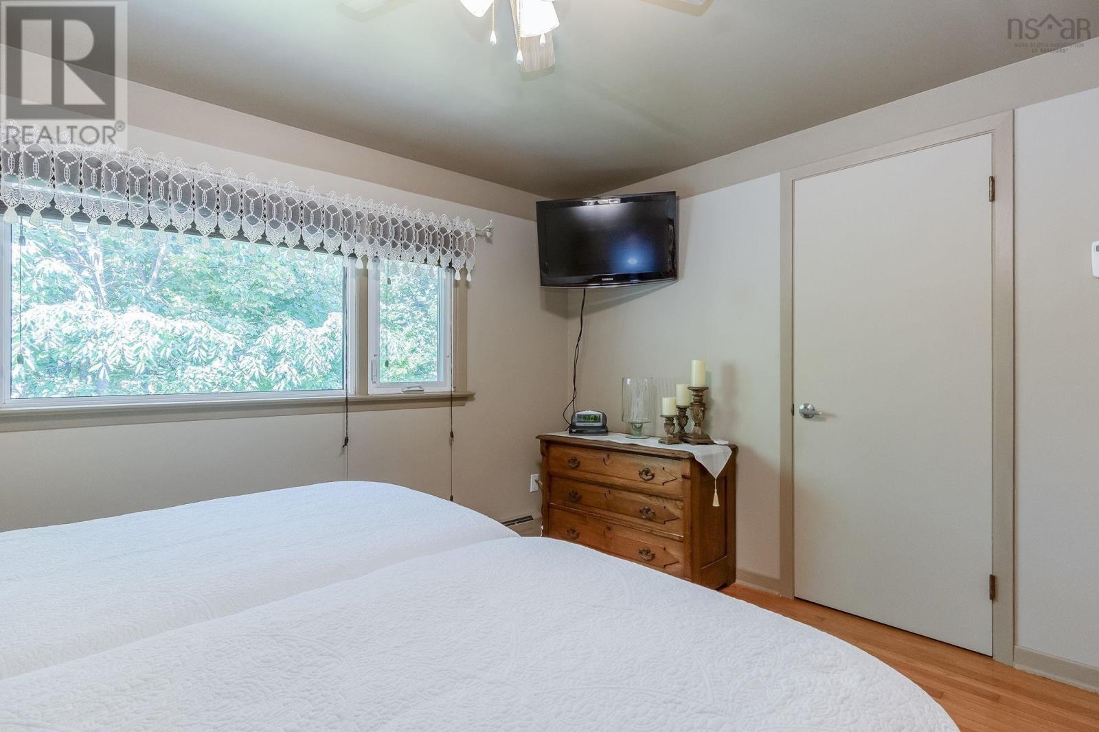 Property 29 of 39 of 4 Hillcrest Avenue N