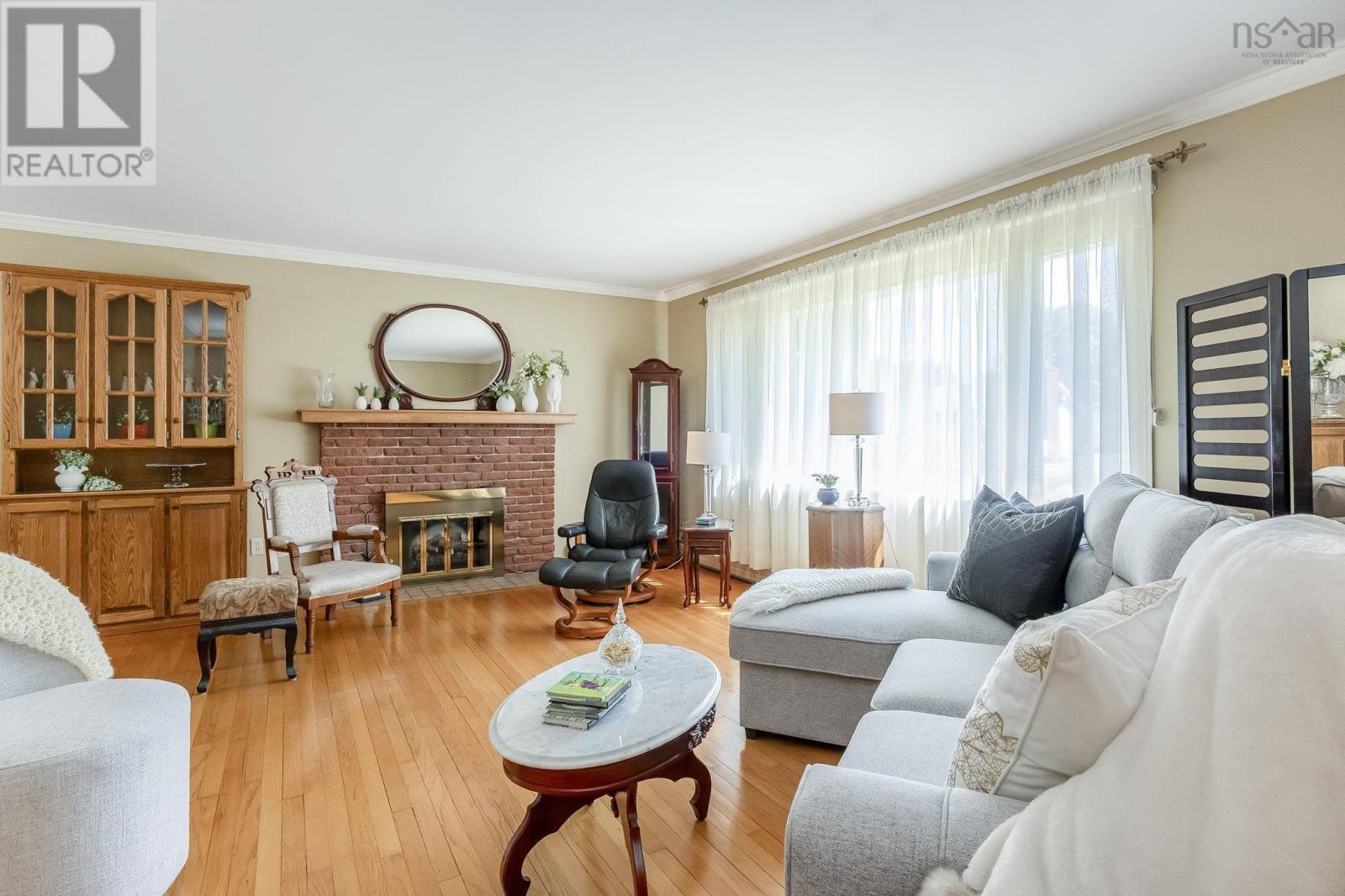 Property 36 of 39 of 4 Hillcrest Avenue N